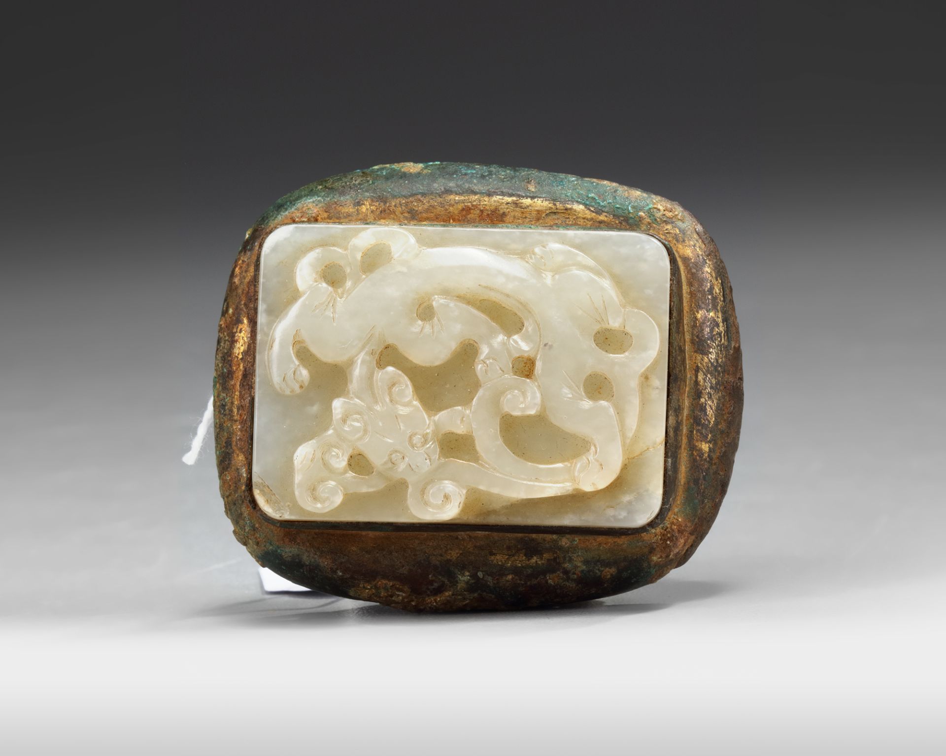 TWO CHINESE JADE INSET BELTBUCKLES - Bild 2 aus 5