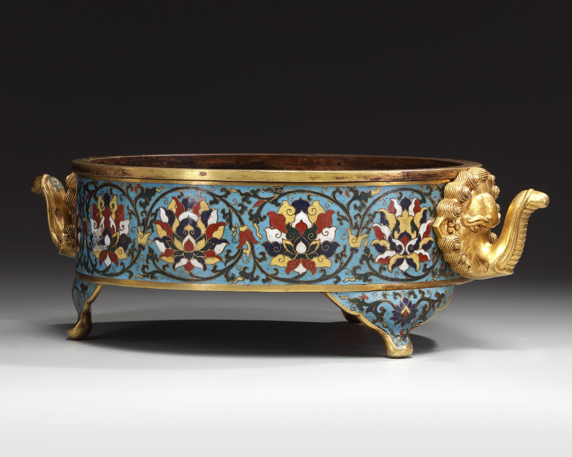 A CHINESE CLOISONNE ENAMEL TRIPOD CENSER - Image 4 of 9