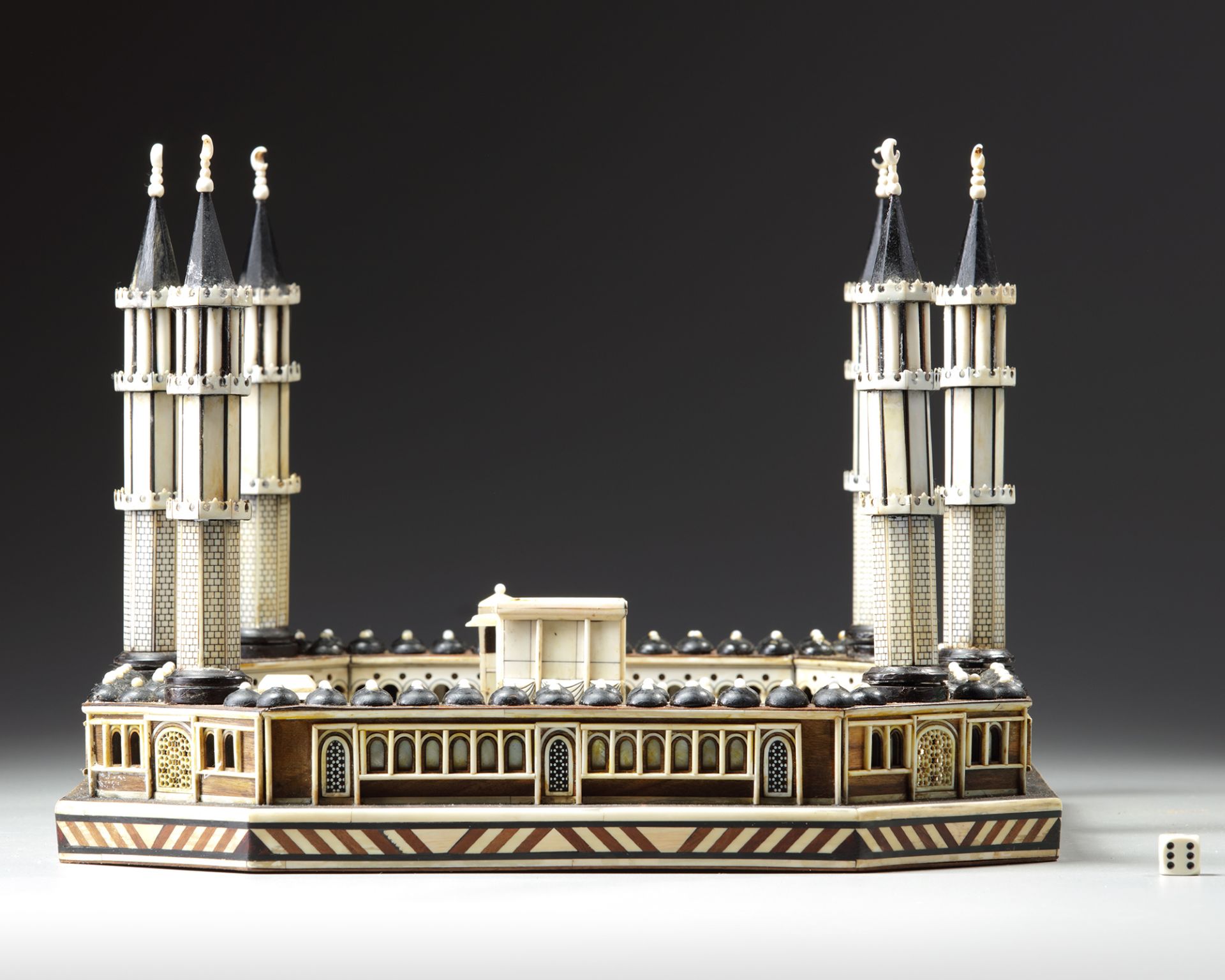 A RARE EBONY WOOD AND IVORY MINIATURE OF THE KAABA - Bild 2 aus 7