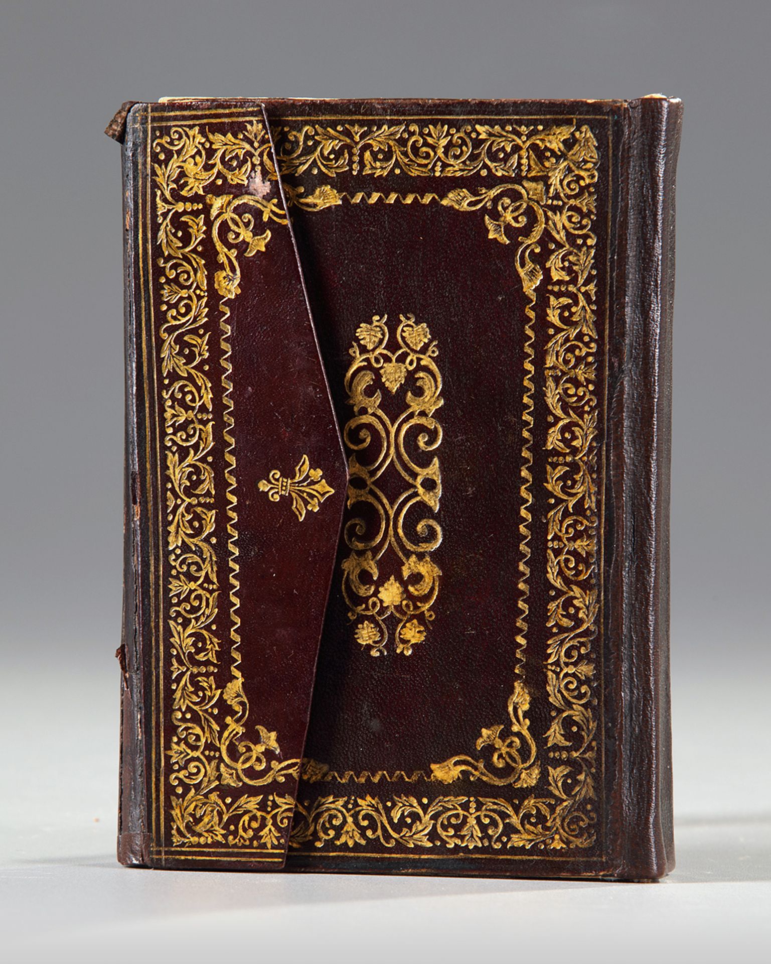 An Ottoman gilt decorated Quran - Image 2 of 2