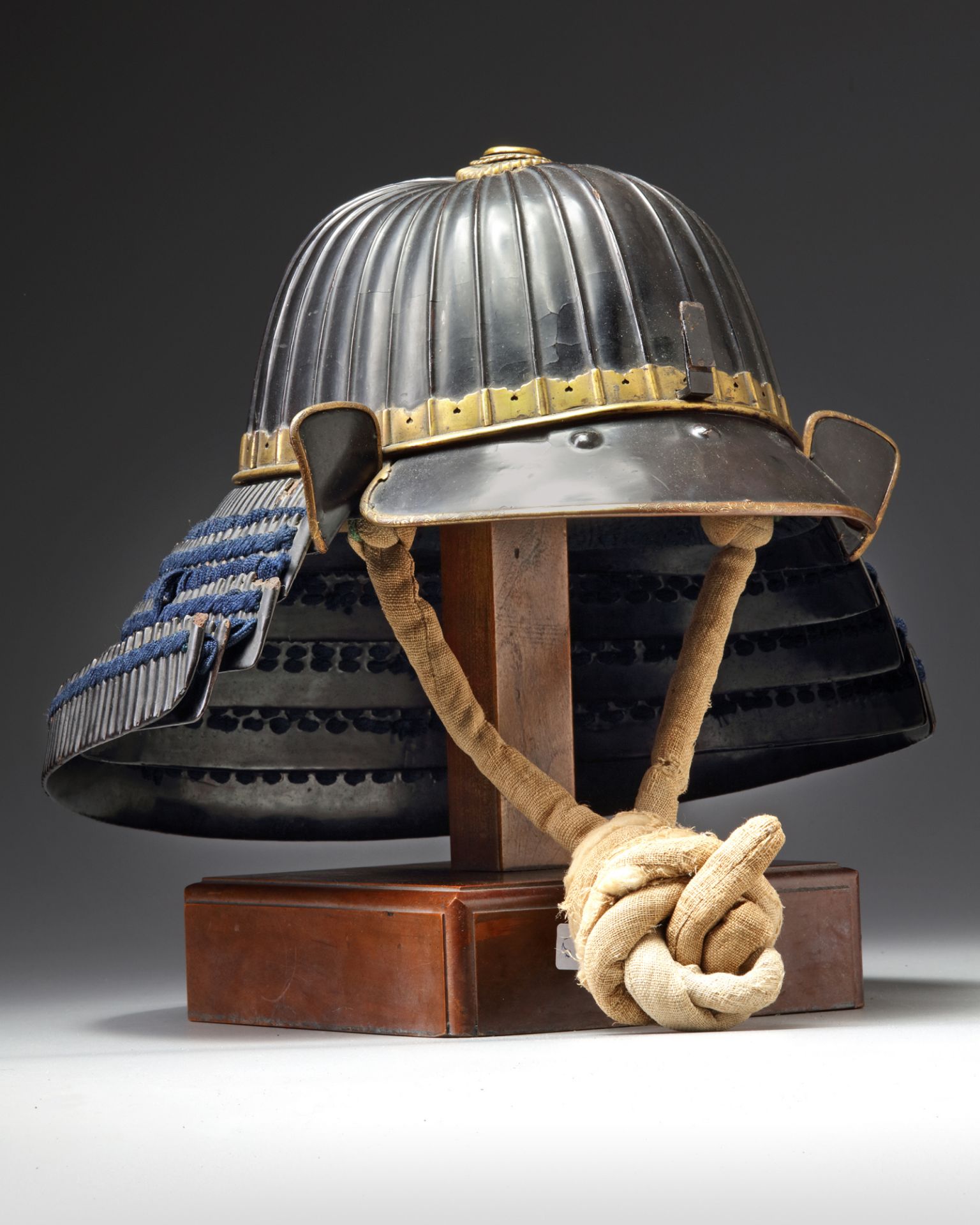 A JAPANESE THIRTY-TWO PLATE SUJI-KABUTO HELMET - Image 2 of 4