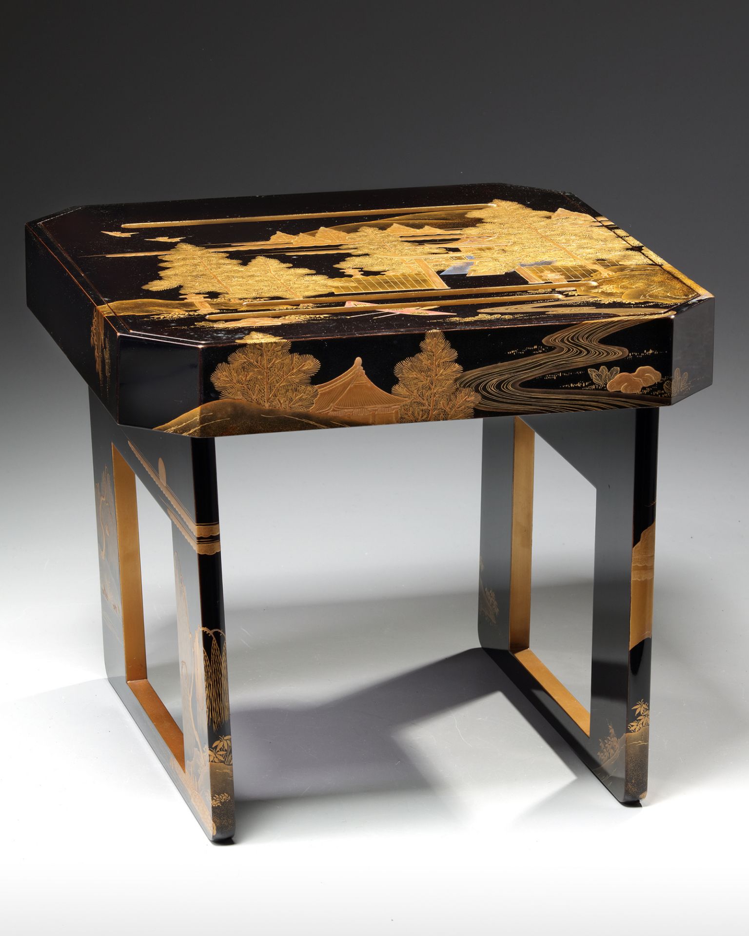 A JAPANESE SQUARE BLACK LACQUERED TABLE WITH A SEPARATE TRAY IN ITS TOP - Image 3 of 4