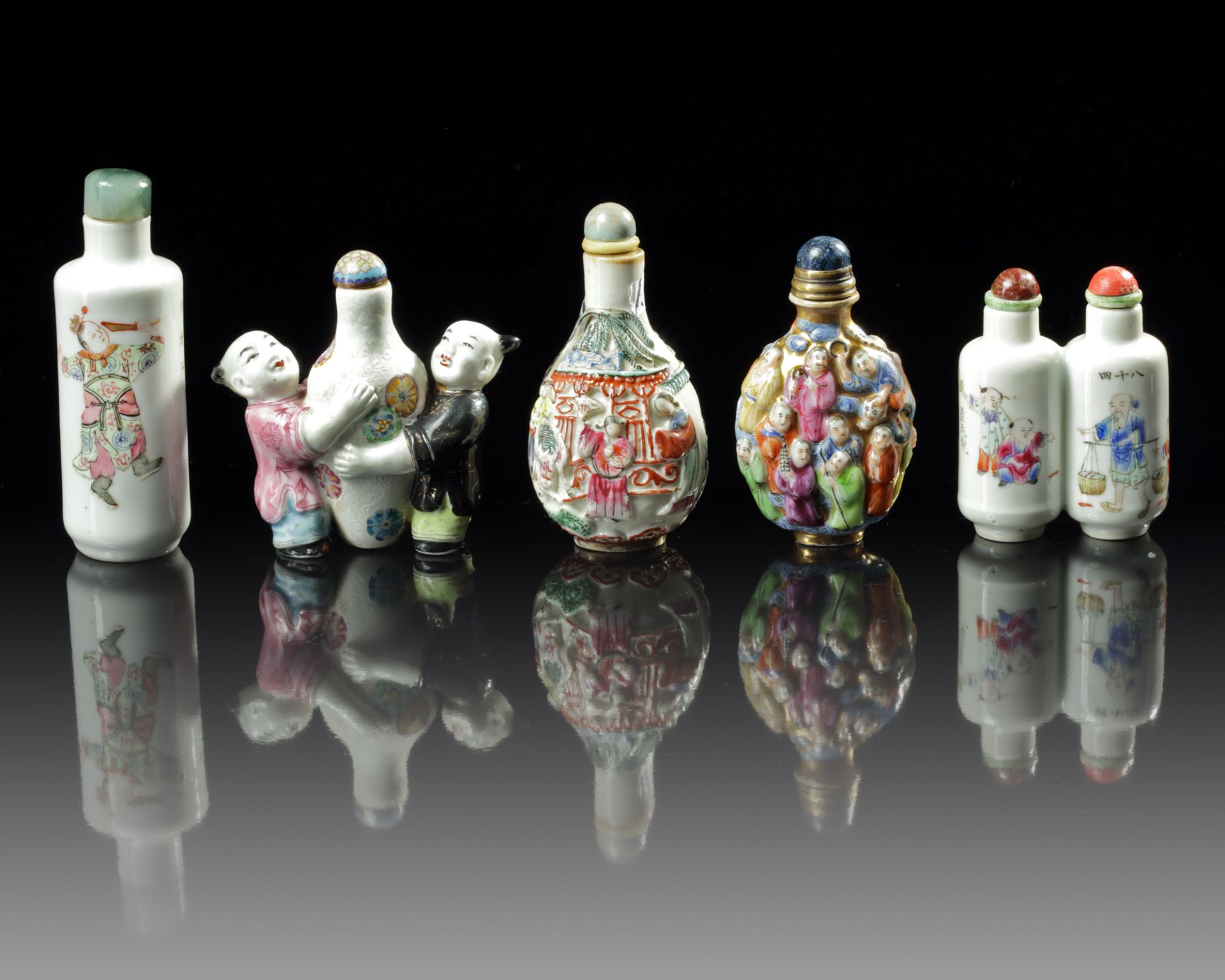 A GROUP OF FIVE CHINESE FAMILLE ROSE SNUFF BOTTLES