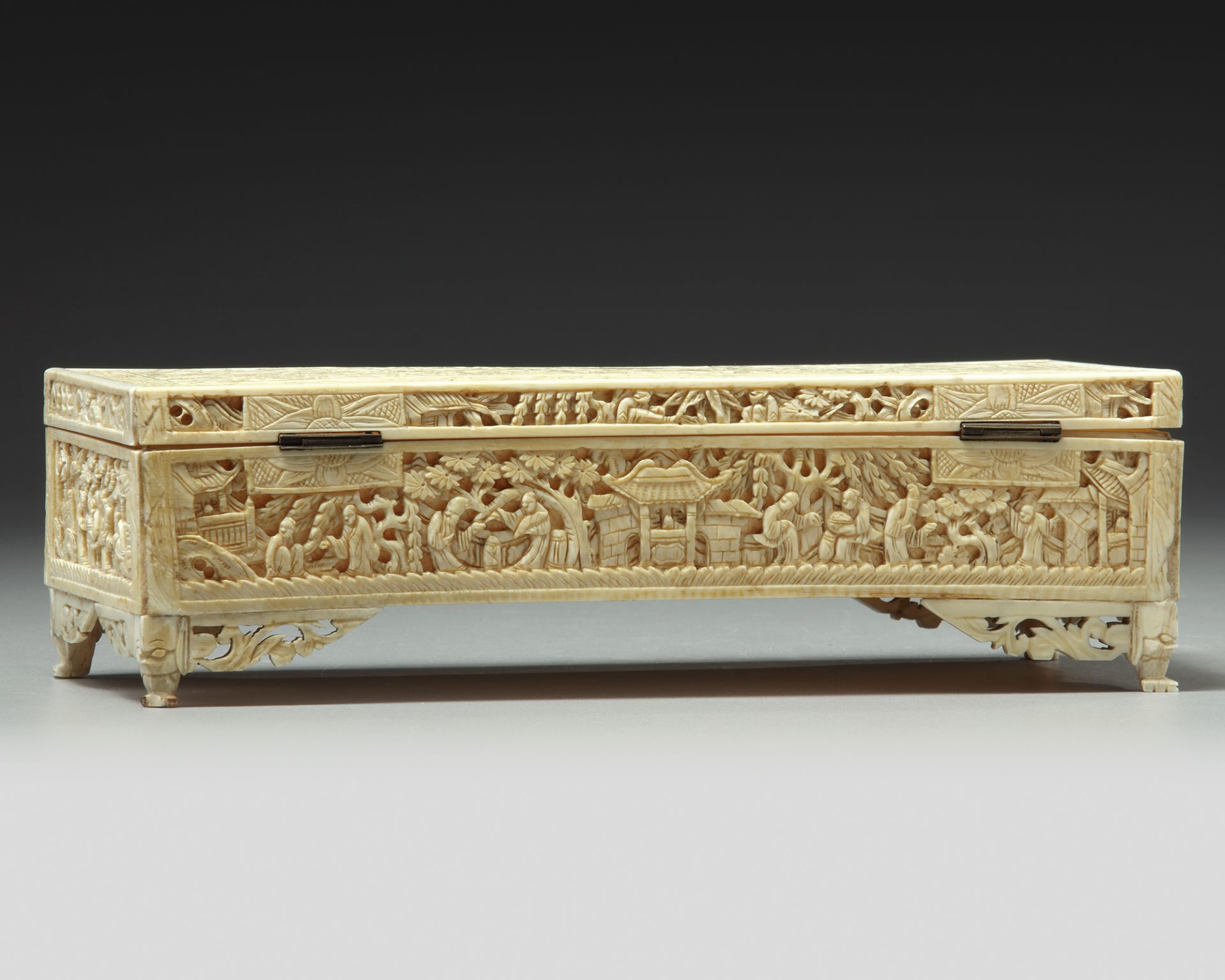 A CANTONESE IVORY CARVED BOX - Image 2 of 4