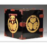 A JAPANESE BLACK LACQUERED PORTABLE BENTO BOX (GOCHA BENTO)