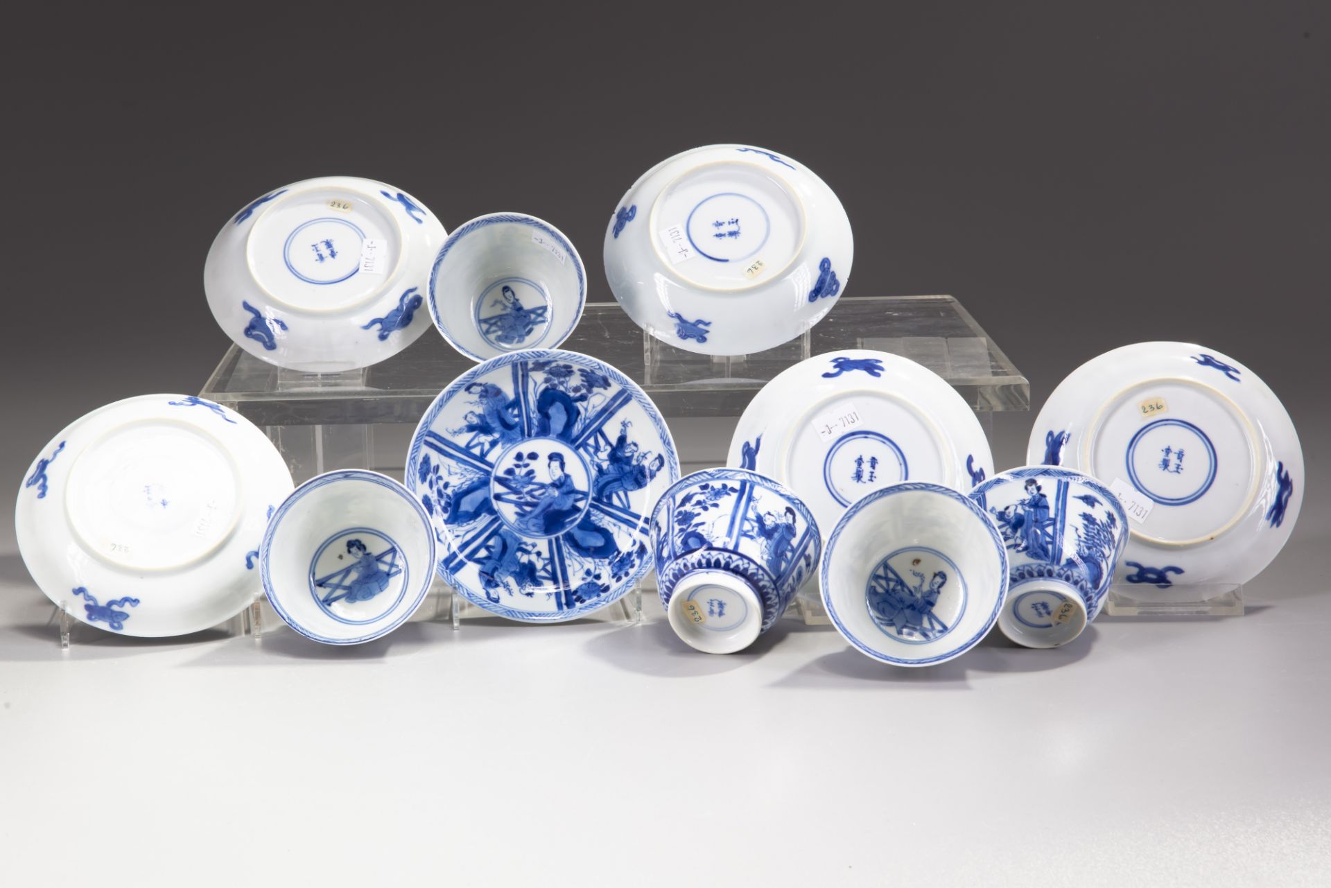SIX CHINESE BLUE AND WHITE SAUCERS AND FIVE CUPS - Bild 3 aus 3