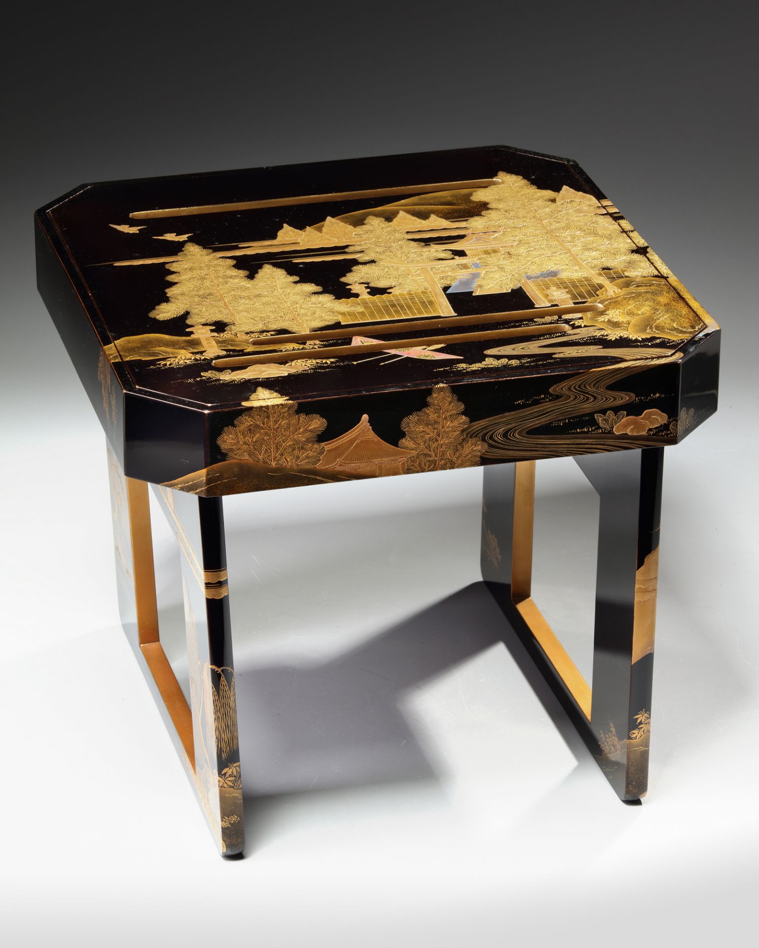 A JAPANESE SQUARE BLACK LACQUERED TABLE WITH A SEPARATE TRAY IN ITS TOP - Image 2 of 4