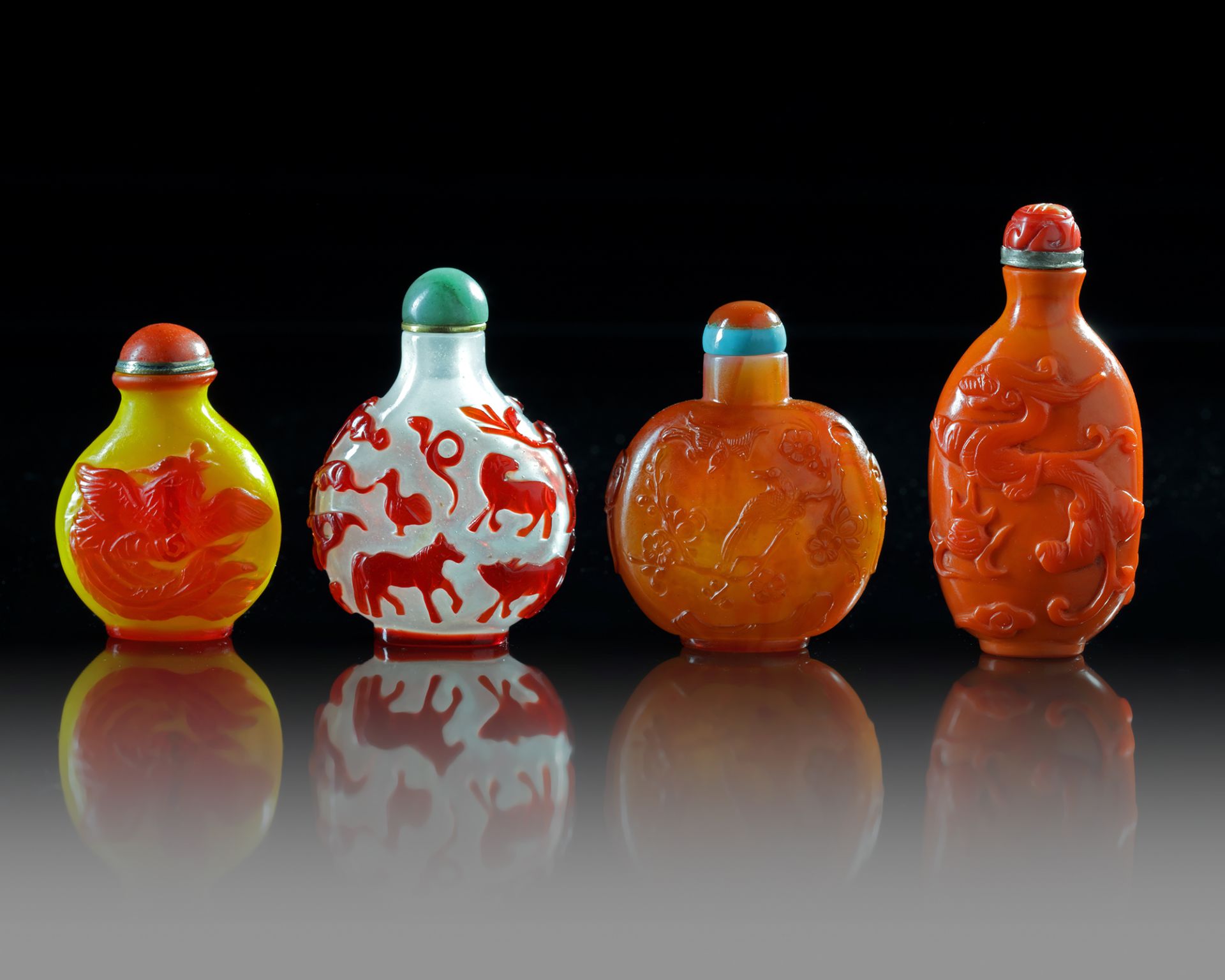 FOUR CHINESE GLASS SNUFF BOTTLES - Bild 2 aus 2