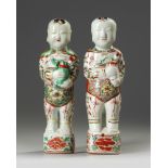 A PAIR OF CHINESE FAMILLE VERTE FIGURES OF BOYS