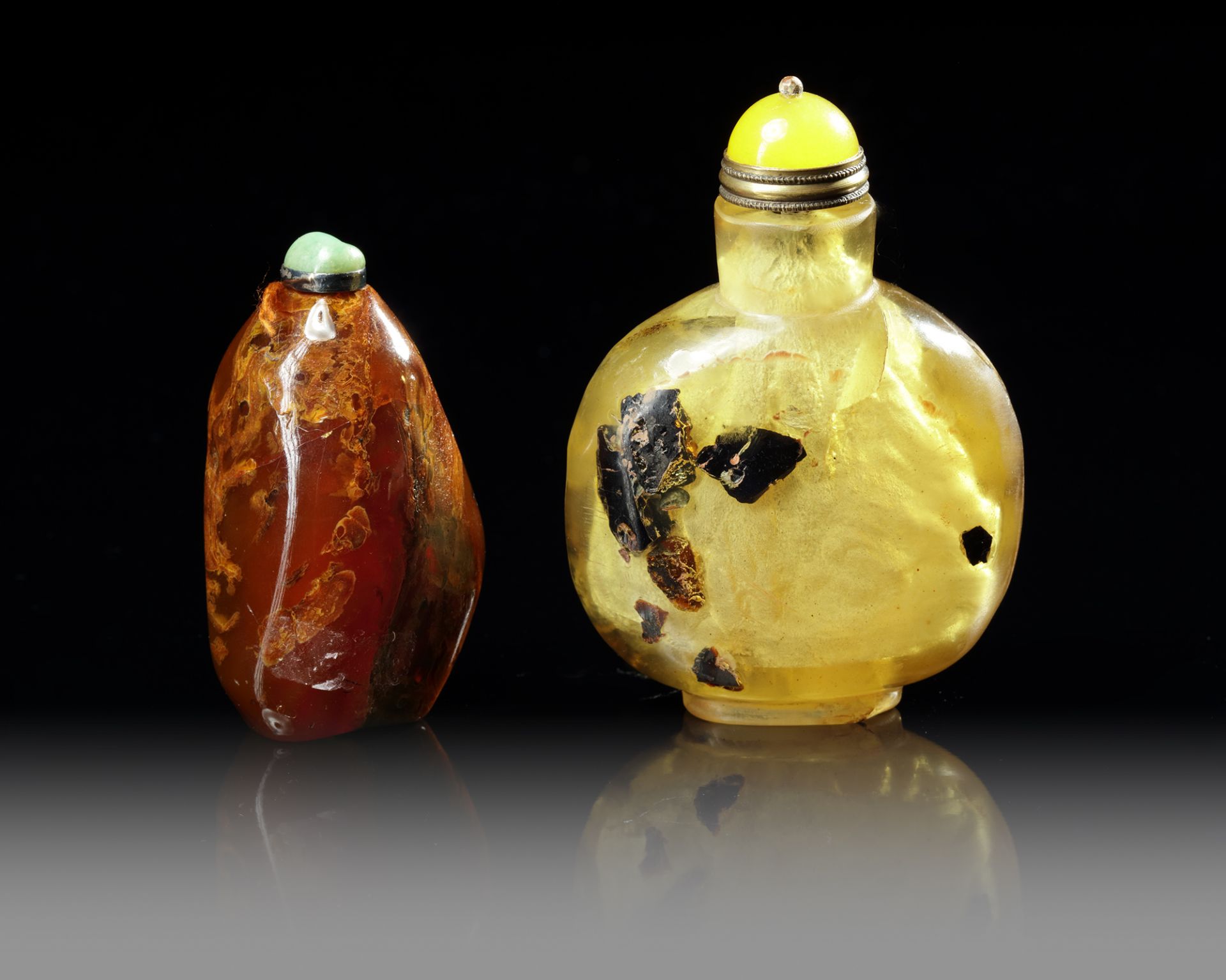 TWO CHINESE RESIN SNUFF BOTTLES - Image 3 of 3