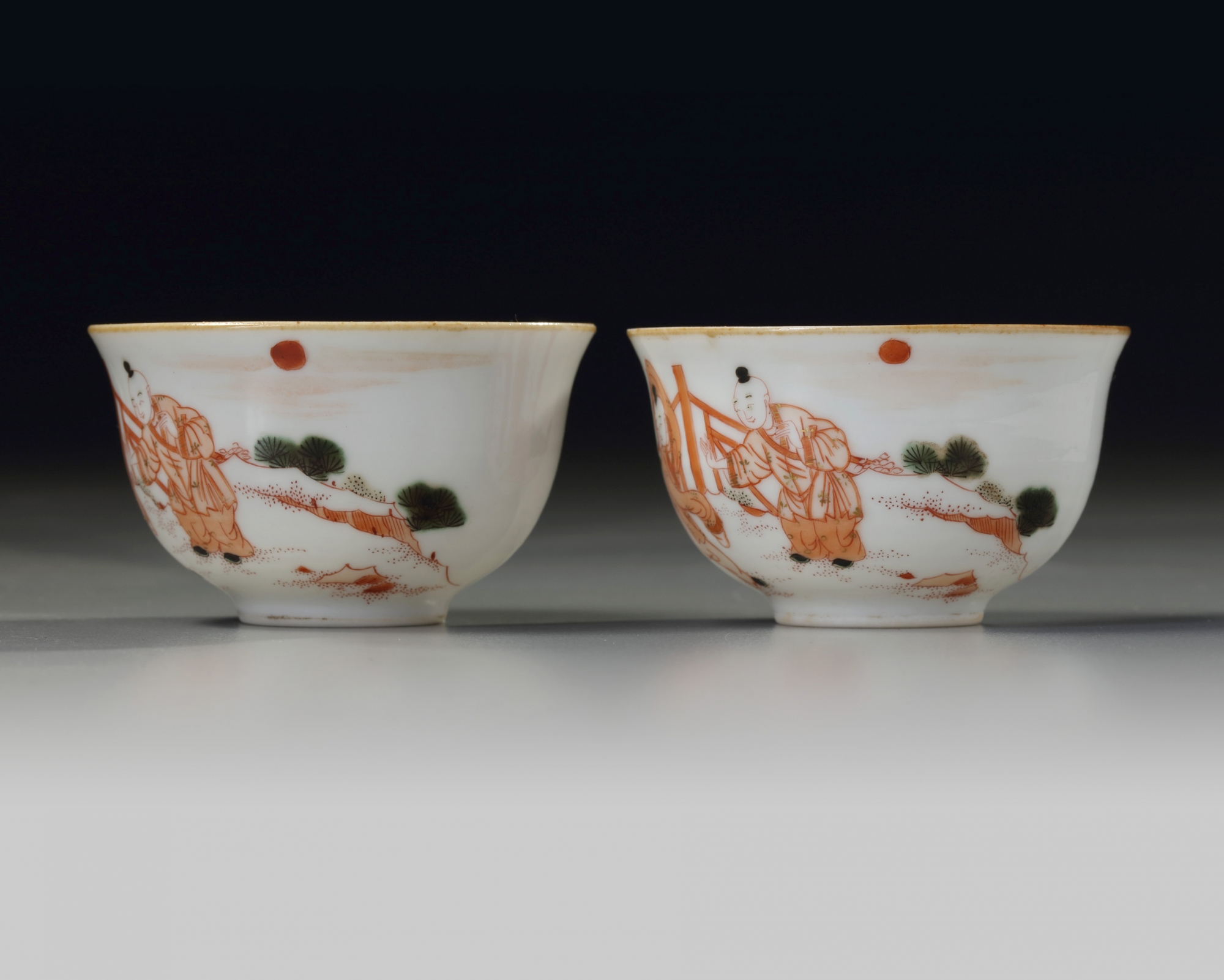 A PAIR OF CHINESE IRON-RED DECORATED 'BOYS' CUPS - Image 2 of 4