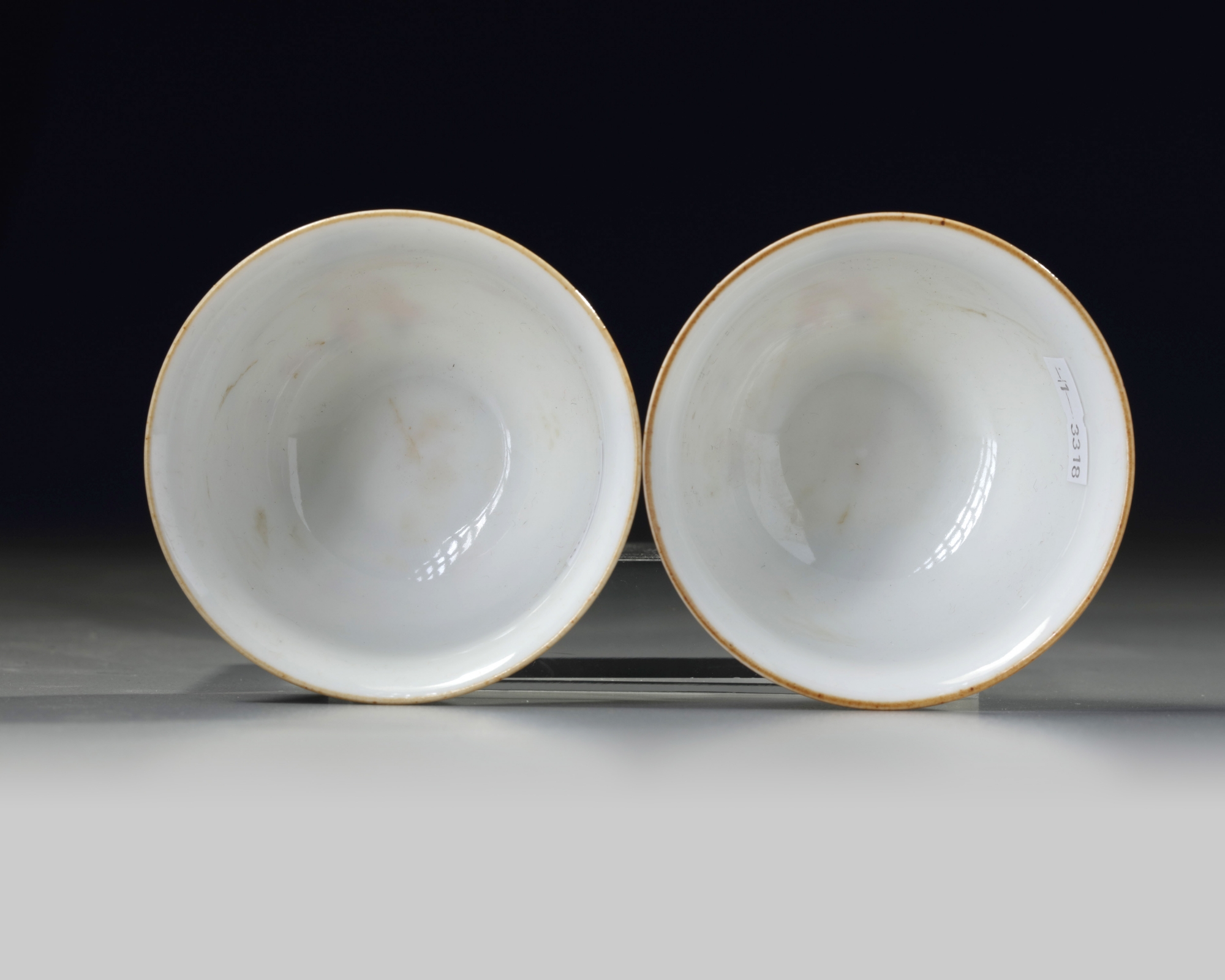 A PAIR OF CHINESE IRON-RED DECORATED 'BOYS' CUPS - Image 4 of 4