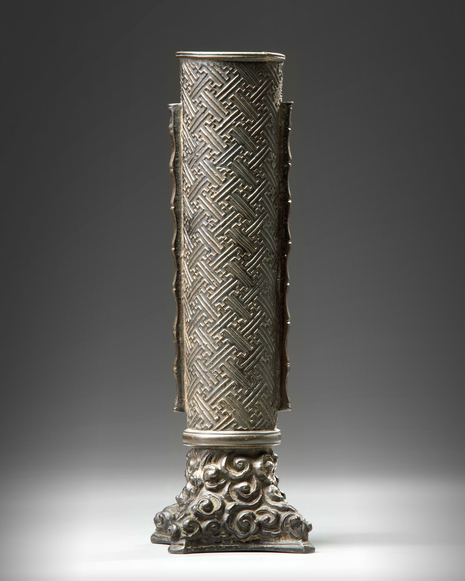 A BLACK BRONZE JAPANESE 'CHINESE STYLE' VASE IN THE SHAPE OF A PILLAR - Image 2 of 3