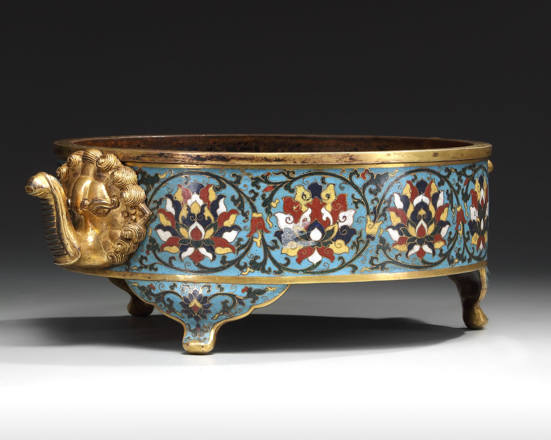 A CHINESE CLOISONNE ENAMEL TRIPOD CENSER - Image 2 of 9