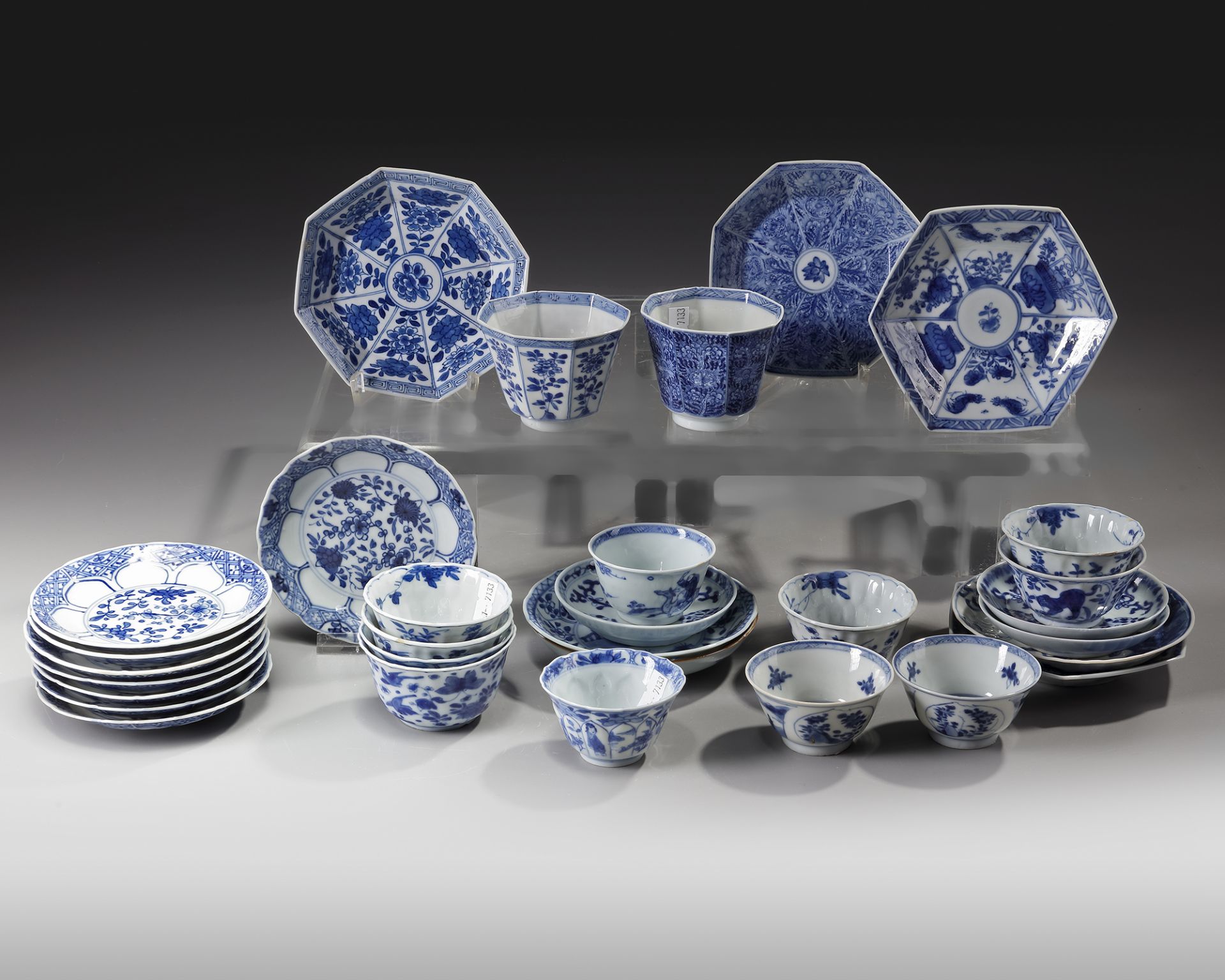 A GROUP OF THIRTY-TWO CHINESE BLUE AND WHITE WARES - Image 2 of 2