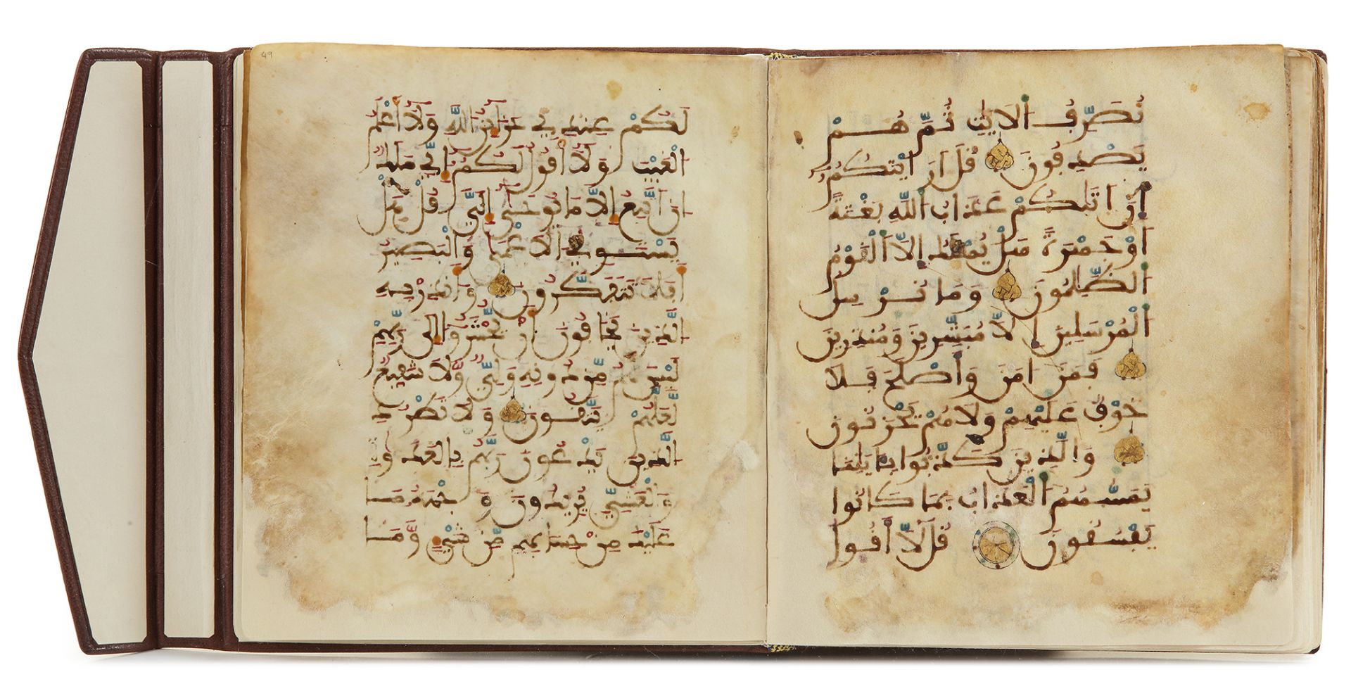 A MAGHRIBI SCRIPT QURAN SECTION, NORTH-AFRICA OR ANDALUSIA, CIRCA 13TH CENTURY - Bild 3 aus 4
