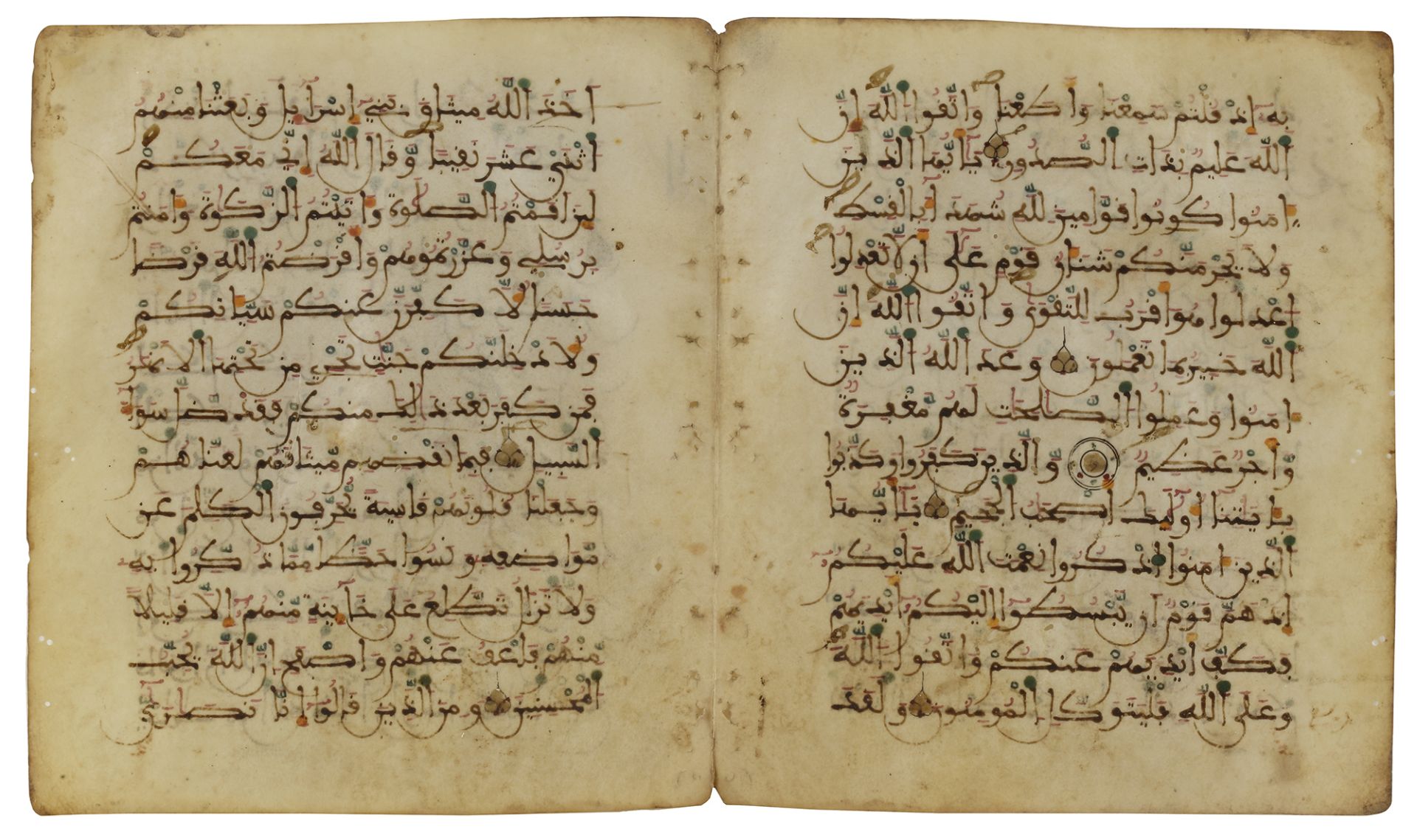 A MAGHRIBI QURAN SECTION SURAH AL- MA’IDAH COMPLETE, MOROCCO OR ANDALUSIA, 13TH-14TH CENTURY - Bild 4 aus 5