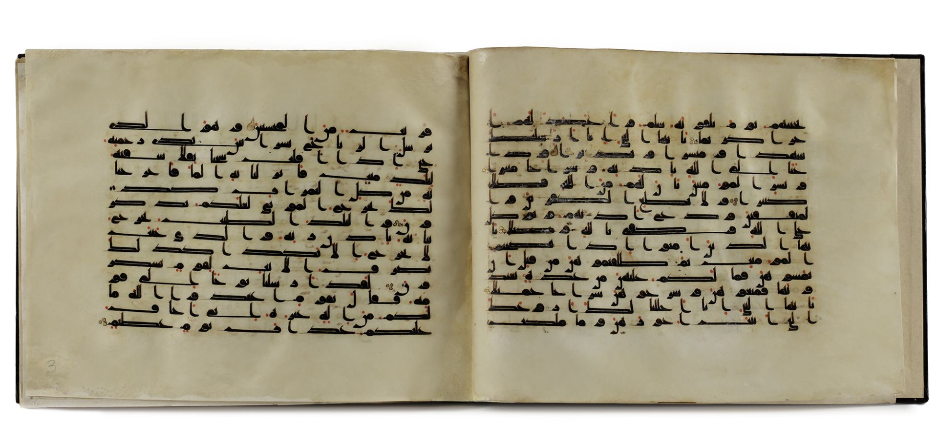 A BOUND GROUP OF TWENTY-NINE LEAVES FROM SEVEN SURAHS OF A DISPERSED MANUSCRIPT OF THE QURAN WRITTEN - Bild 4 aus 33