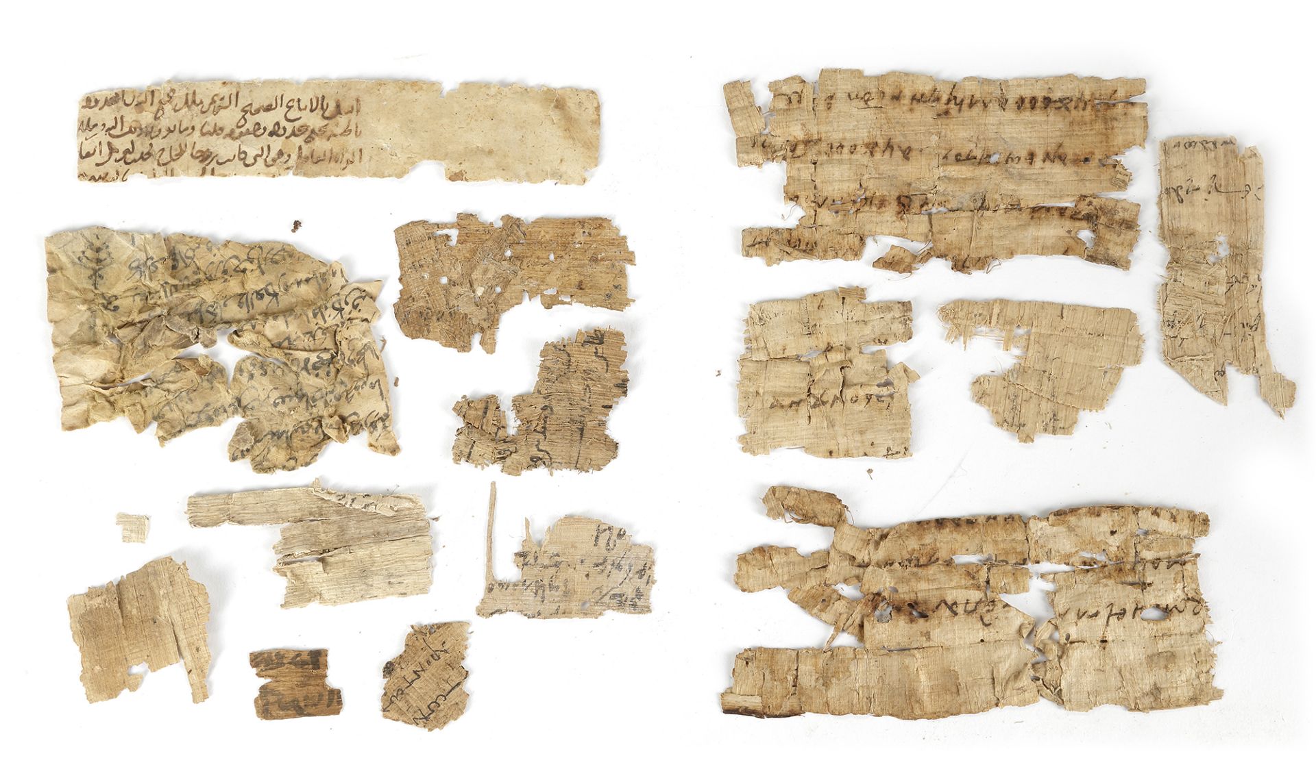 A COLLECTION OF PAPYRUS AND PAPER FRAGMENTS, EGYPT-FUSTAT, 7TH-10TH CENTURY - Bild 2 aus 2