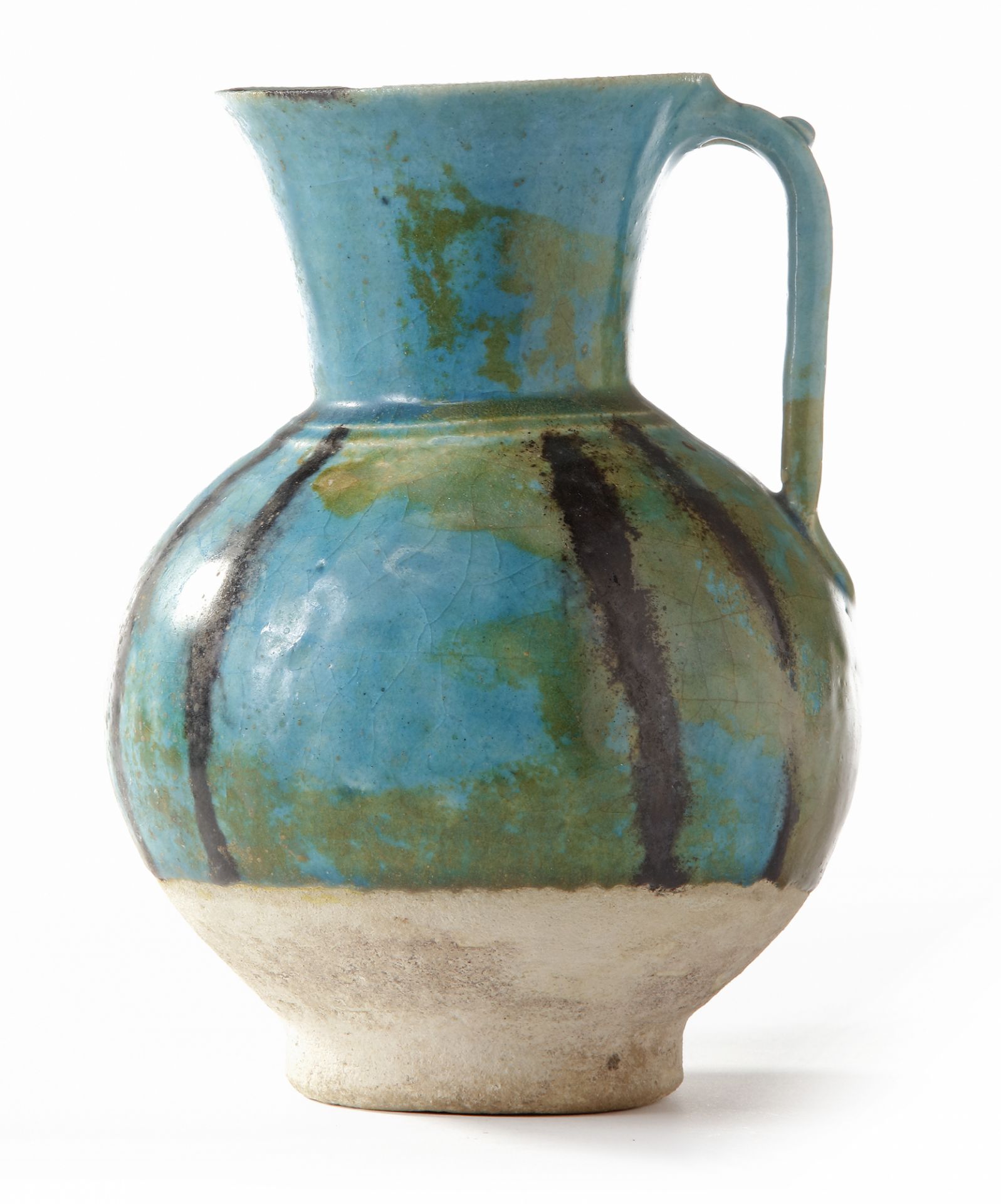 A RAQQA WARE VESSEL, SYRIA, FIRST HALF 13TH CENTURY