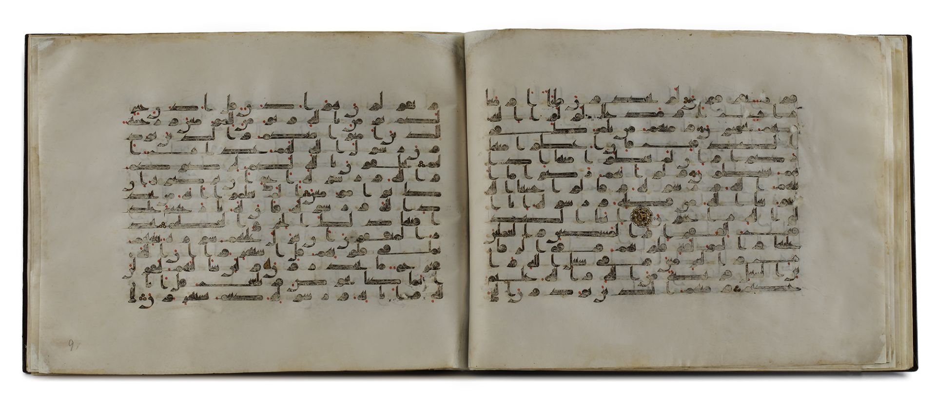 A BOUND GROUP OF TWENTY-NINE LEAVES FROM SEVEN SURAHS OF A DISPERSED MANUSCRIPT OF THE QURAN WRITTEN - Bild 16 aus 33