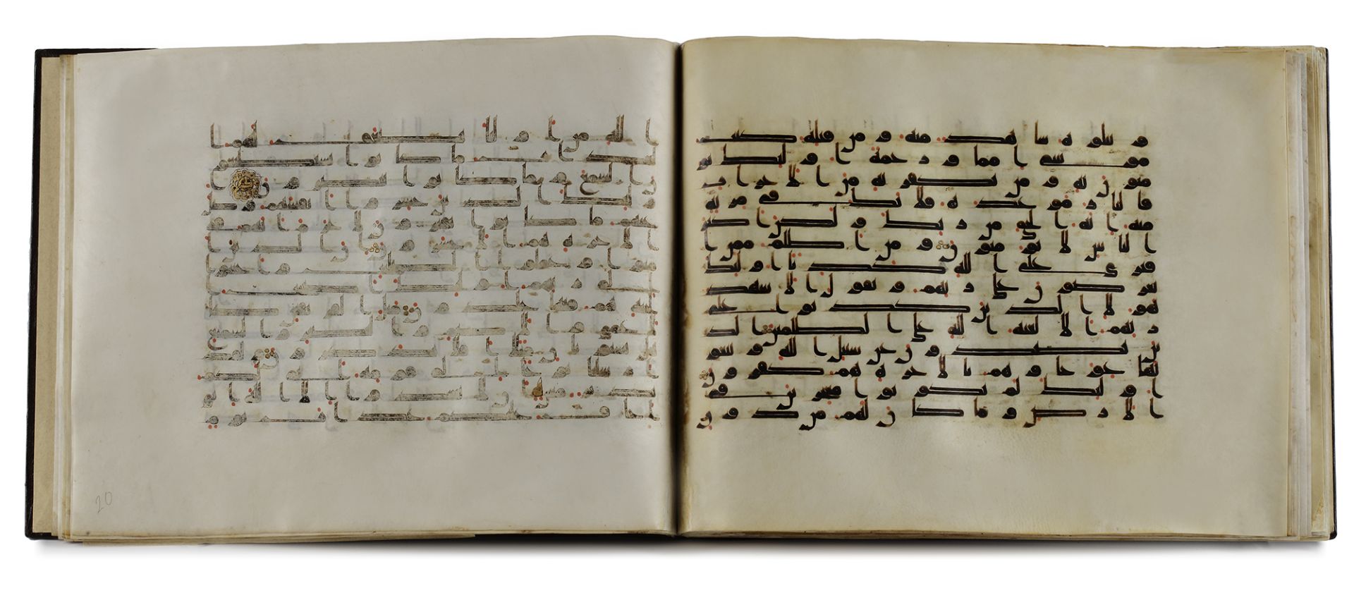 A BOUND GROUP OF TWENTY-NINE LEAVES FROM SEVEN SURAHS OF A DISPERSED MANUSCRIPT OF THE QURAN WRITTEN - Bild 18 aus 33