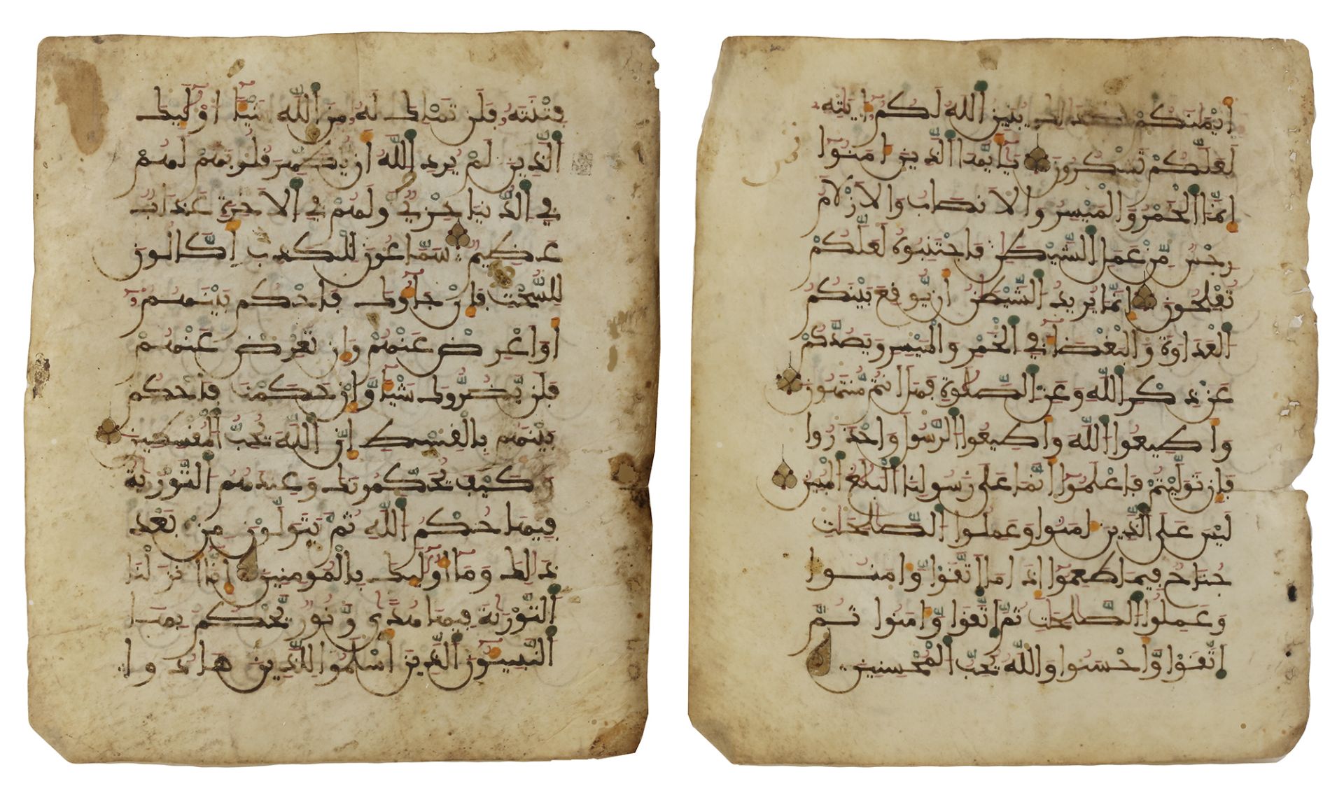 A MAGHRIBI QURAN SECTION SURAH AL- MA’IDAH COMPLETE, MOROCCO OR ANDALUSIA, 13TH-14TH CENTURY - Bild 2 aus 5