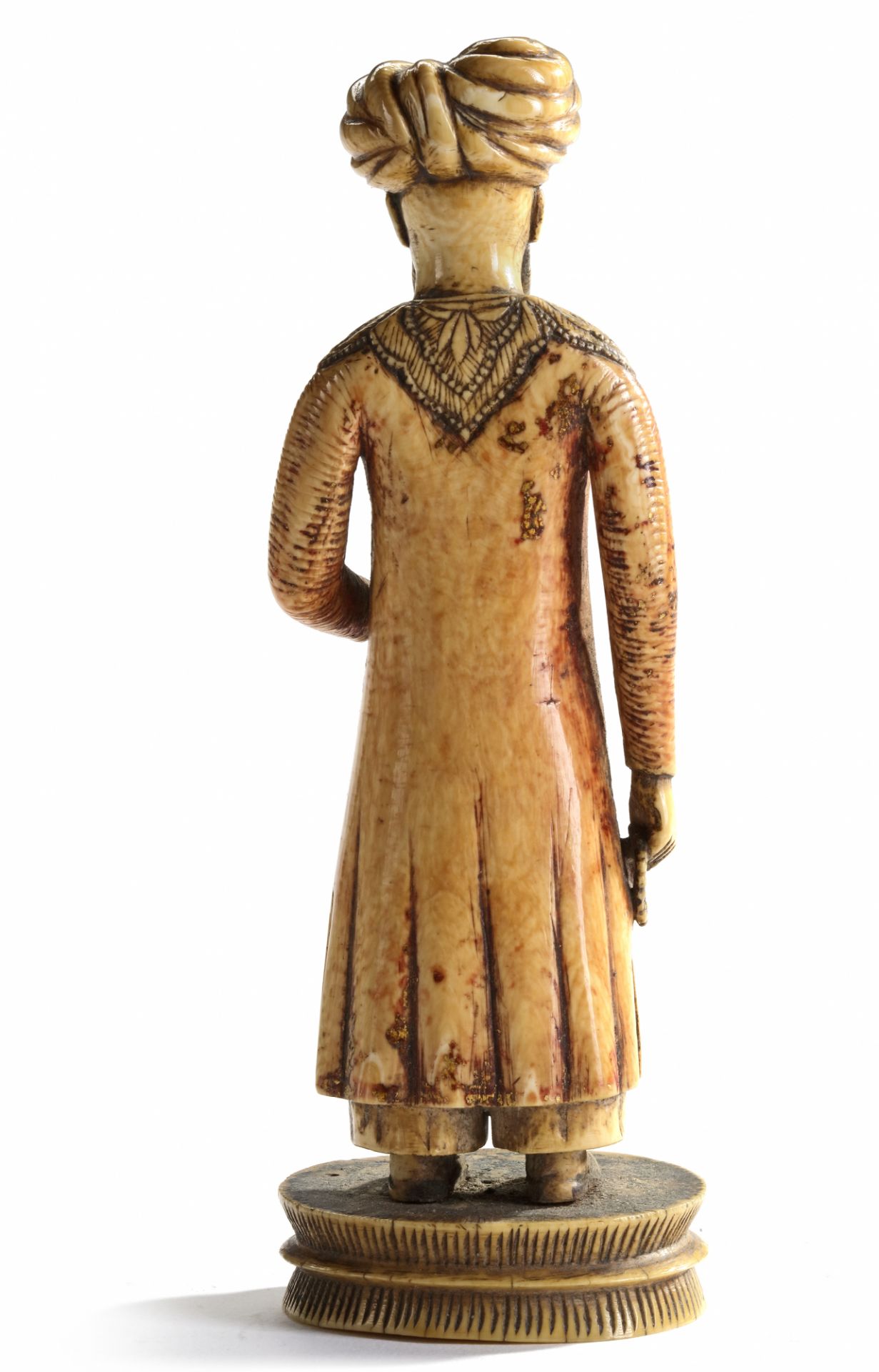 AN INDIAN STAINED AND PAINTED IVORY FIGURE, INDIA, 19TH CENTURY - Image 3 of 5