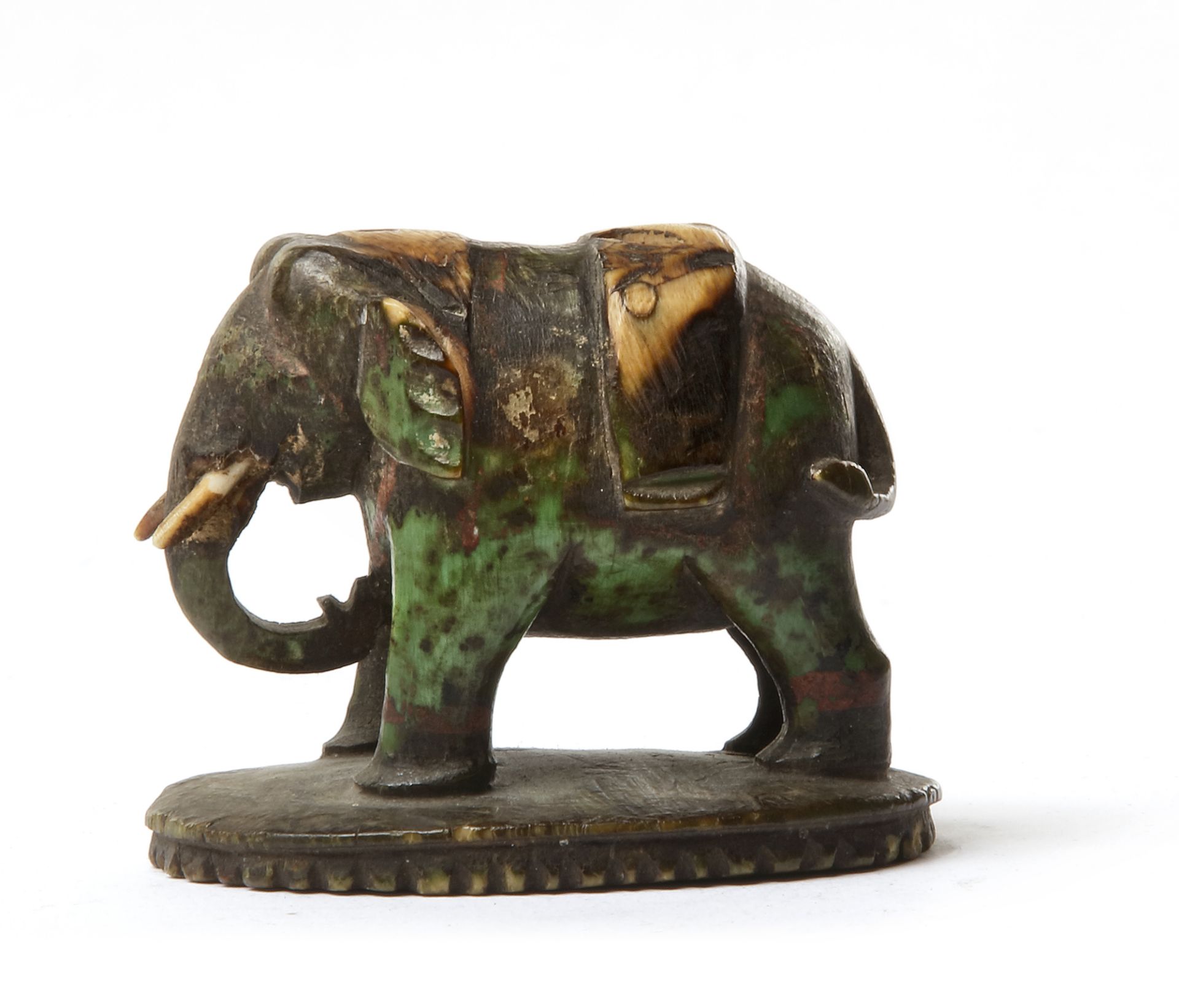 A MUGHAL IVORY 'ELEPHANT' CHESS PIECE, INDIA, 17TH-18TH CENTURY