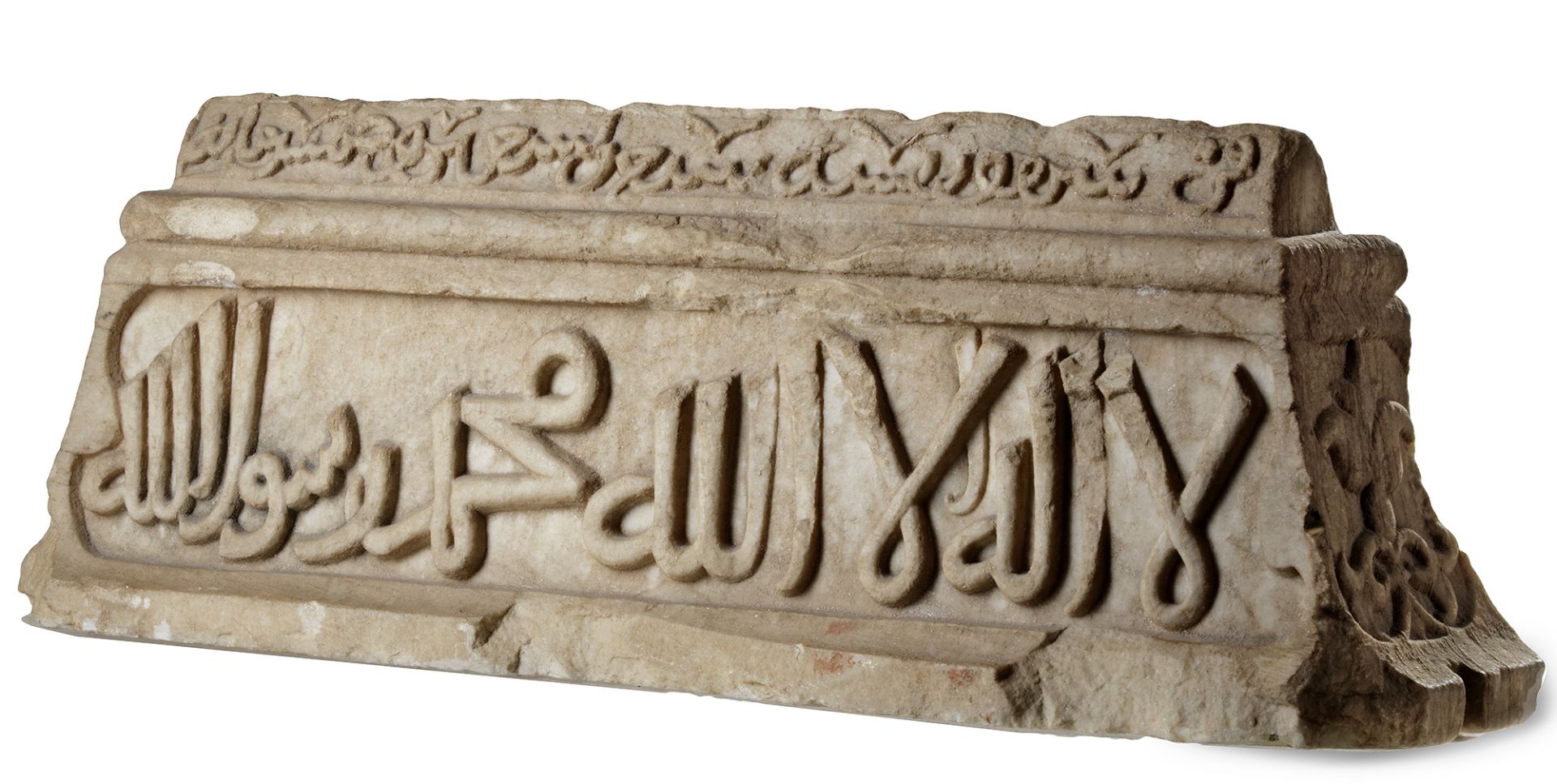 A GHAZNAVID MARBLE FUNERARY FRAGMENT, DATED 597 AH/1200 AD - Bild 2 aus 4