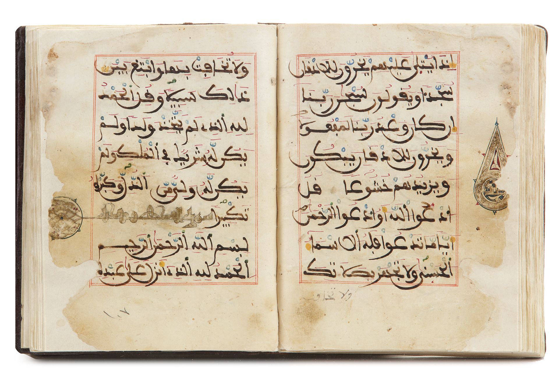 A MAGHRIBI SCRIPT QURAN SECTION, NORTH AFRICA OR ANDALUSIA, CIRCA 13TH CENTURY - Bild 3 aus 8