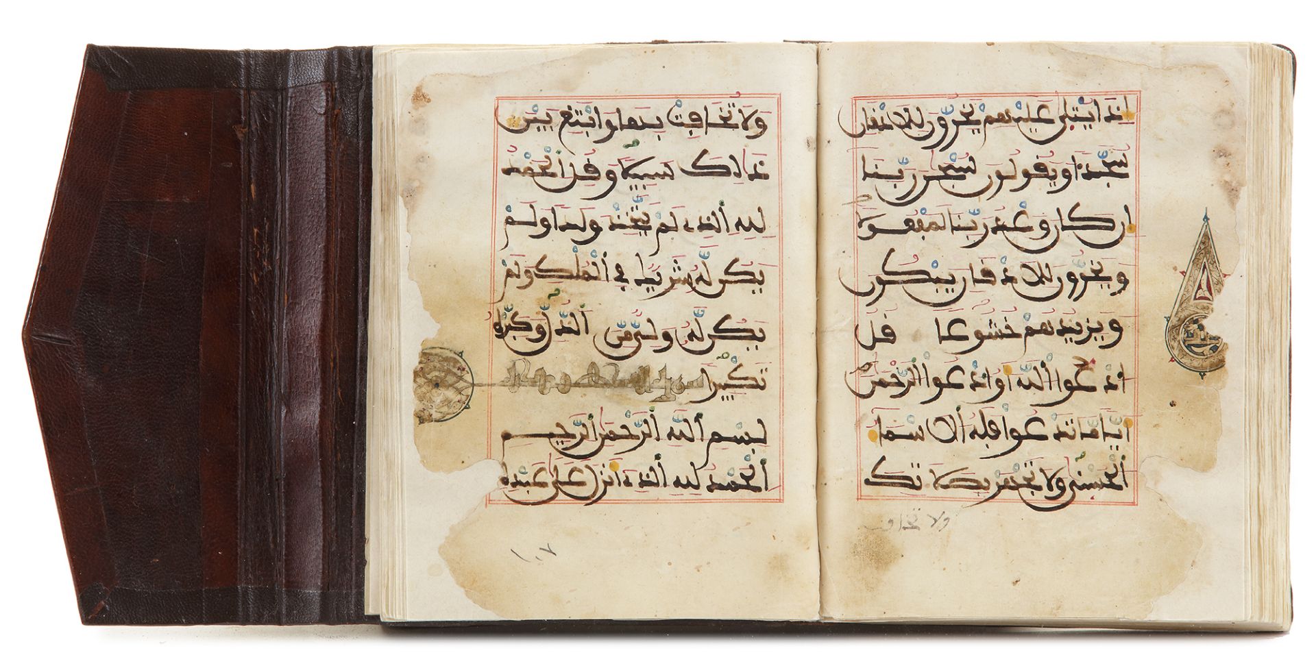 A MAGHRIBI SCRIPT QURAN SECTION, NORTH AFRICA OR ANDALUSIA, CIRCA 13TH CENTURY - Bild 7 aus 8