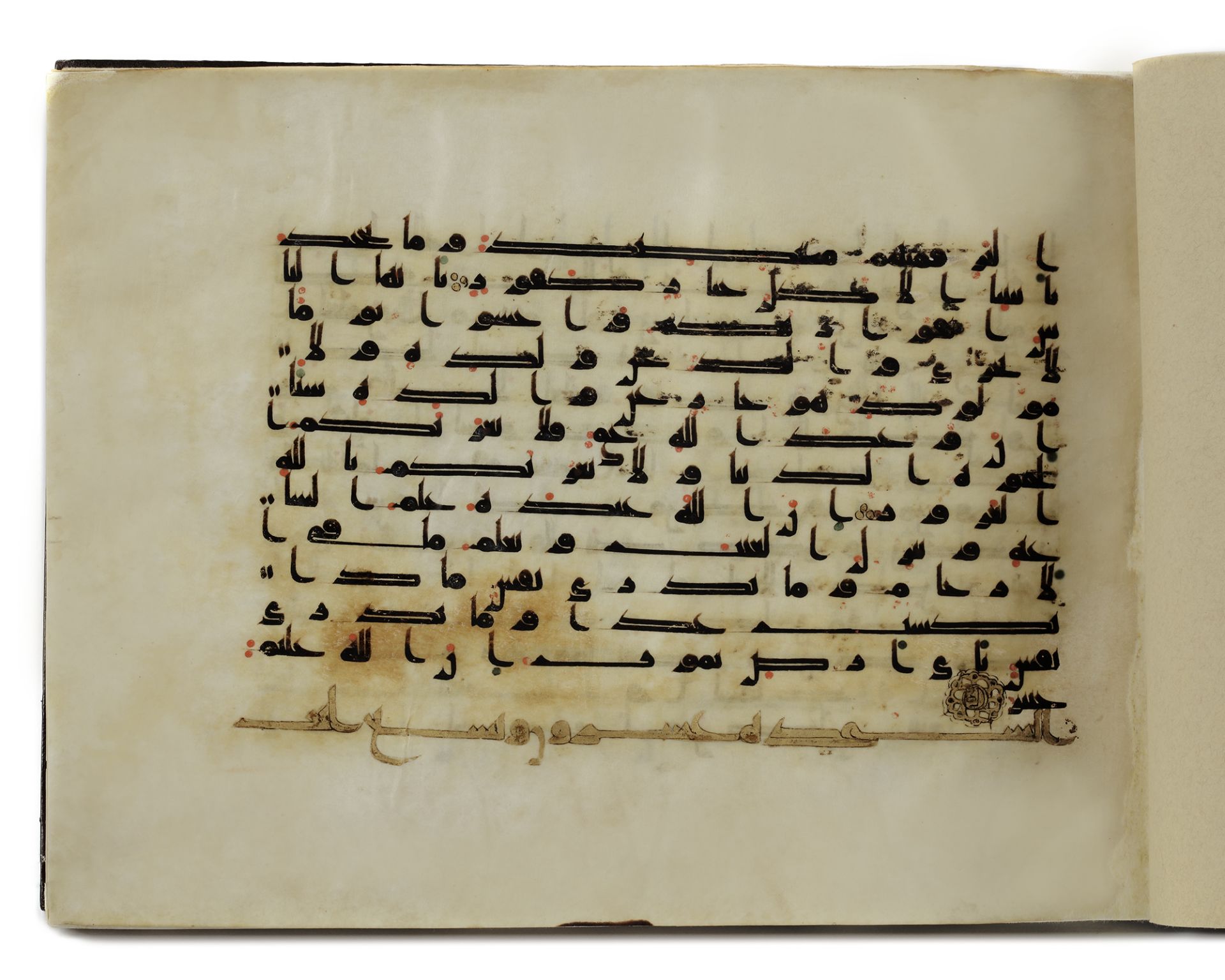 A BOUND GROUP OF TWENTY-NINE LEAVES FROM SEVEN SURAHS OF A DISPERSED MANUSCRIPT OF THE QURAN WRITTEN - Bild 31 aus 33