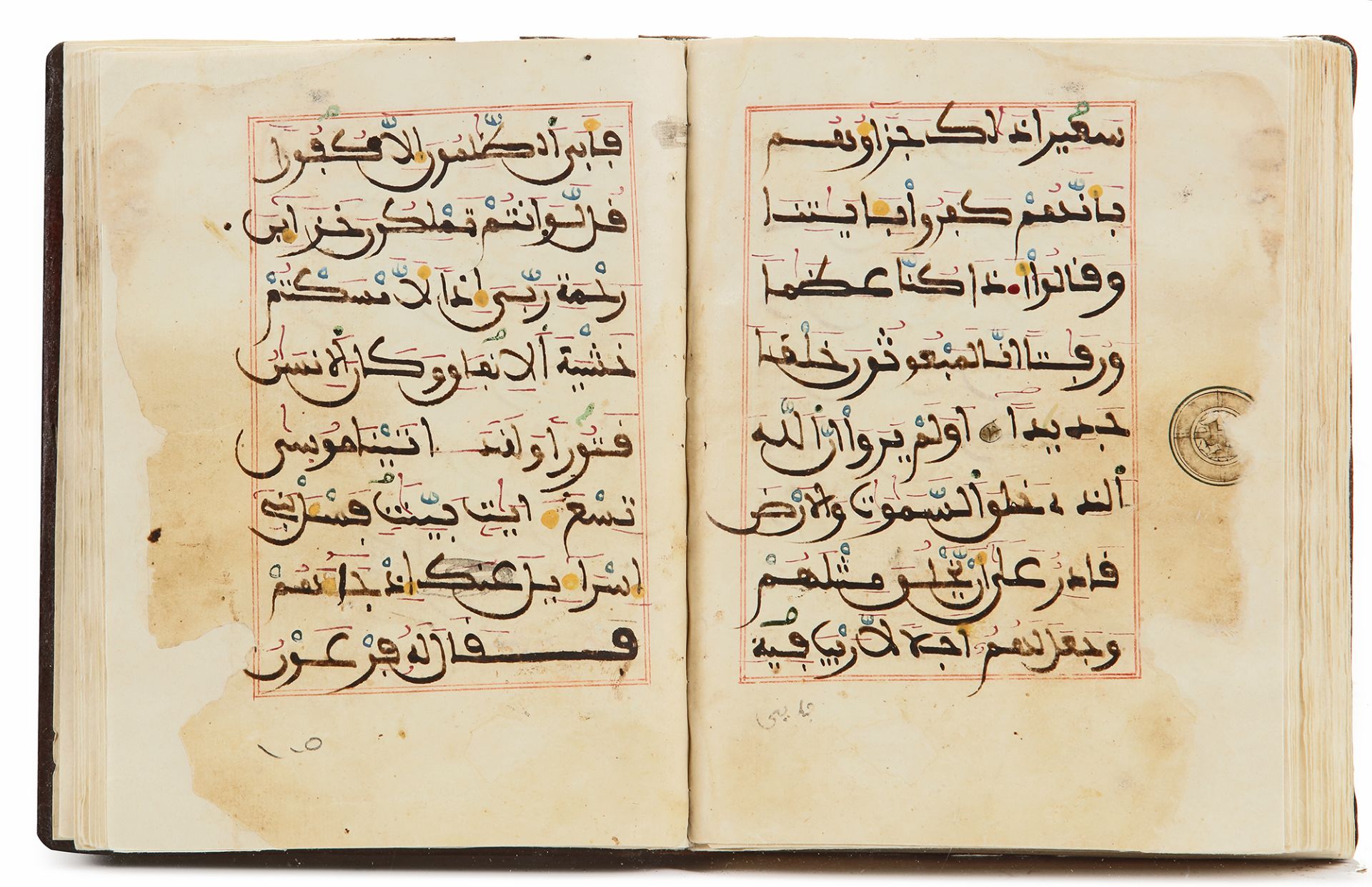 A MAGHRIBI SCRIPT QURAN SECTION, NORTH AFRICA OR ANDALUSIA, CIRCA 13TH CENTURY - Bild 4 aus 8