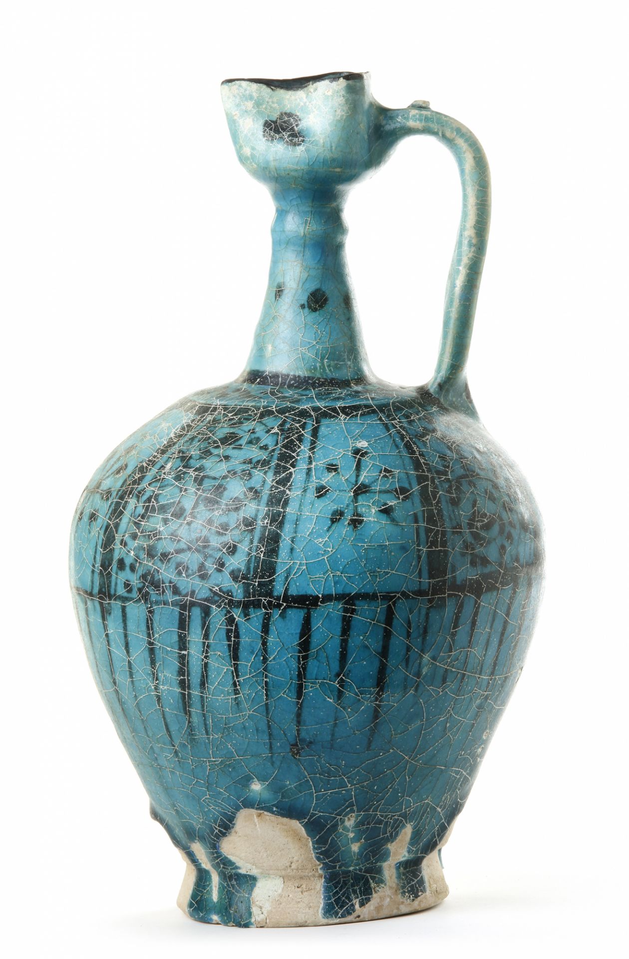 A LARGE RAQQA UNDERGLAZE PAINTED POTTERY EWER, SYRIA, 12TH-13TH CENTURY - Bild 2 aus 5