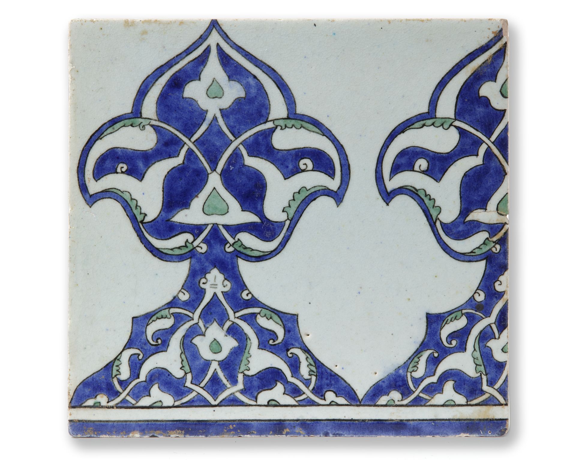 A PAIR OF DAMASCUS UNDERGLAZE PAINTED POTTERY BORDER TILES, SYRIA, 17TH CENTURY - Bild 3 aus 6