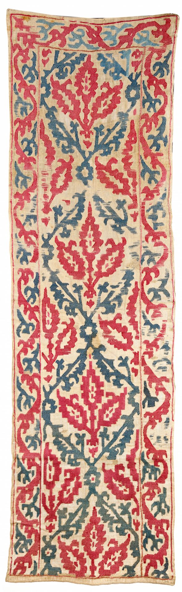 A SILK EMBROIDERY, OTTOMAN, POSSIBLY GREECE, 17TH CENTURY - Bild 2 aus 2