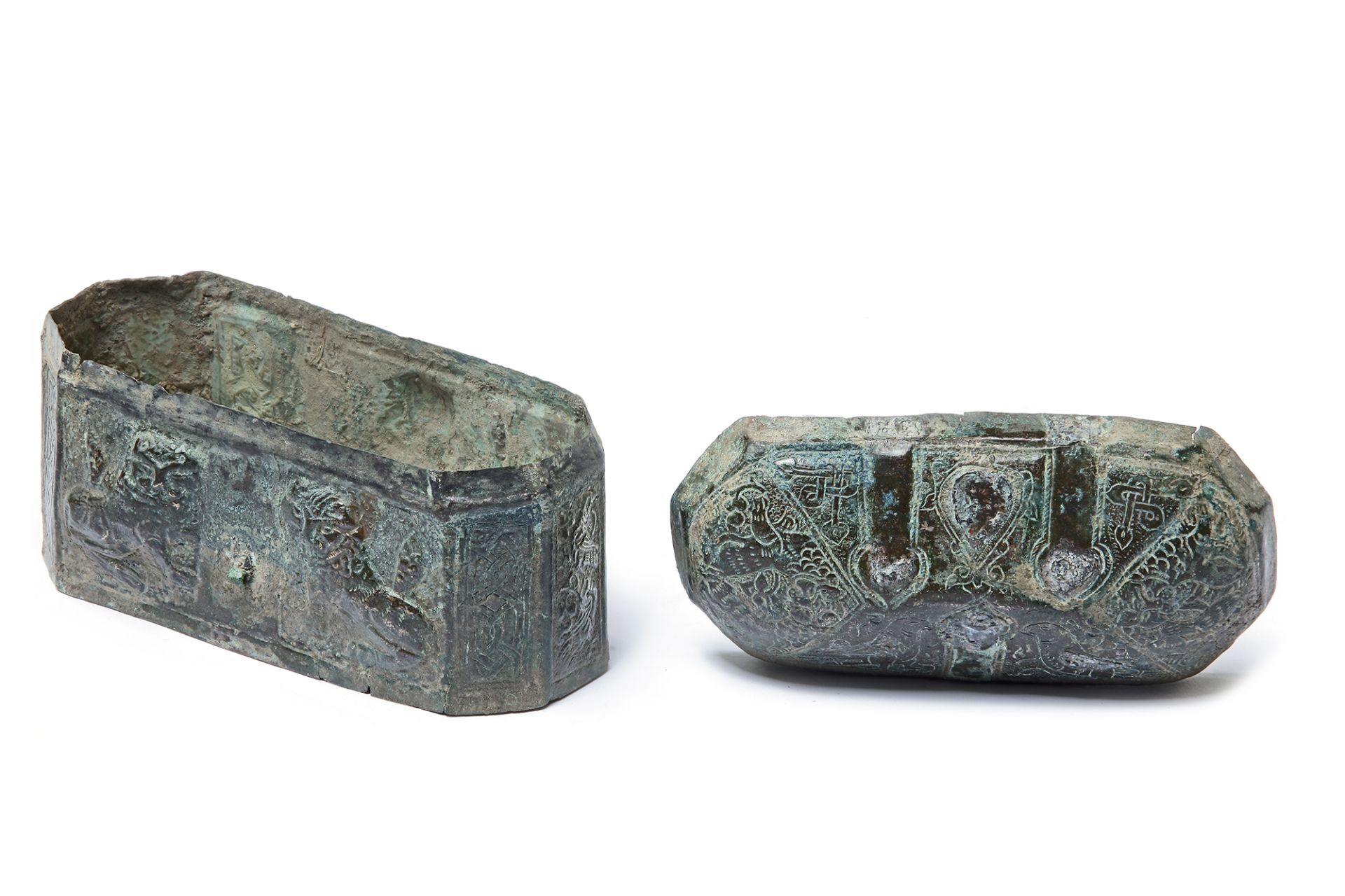 A SELJUK BRONZE BOX, 13TH CENTURY - Image 9 of 10