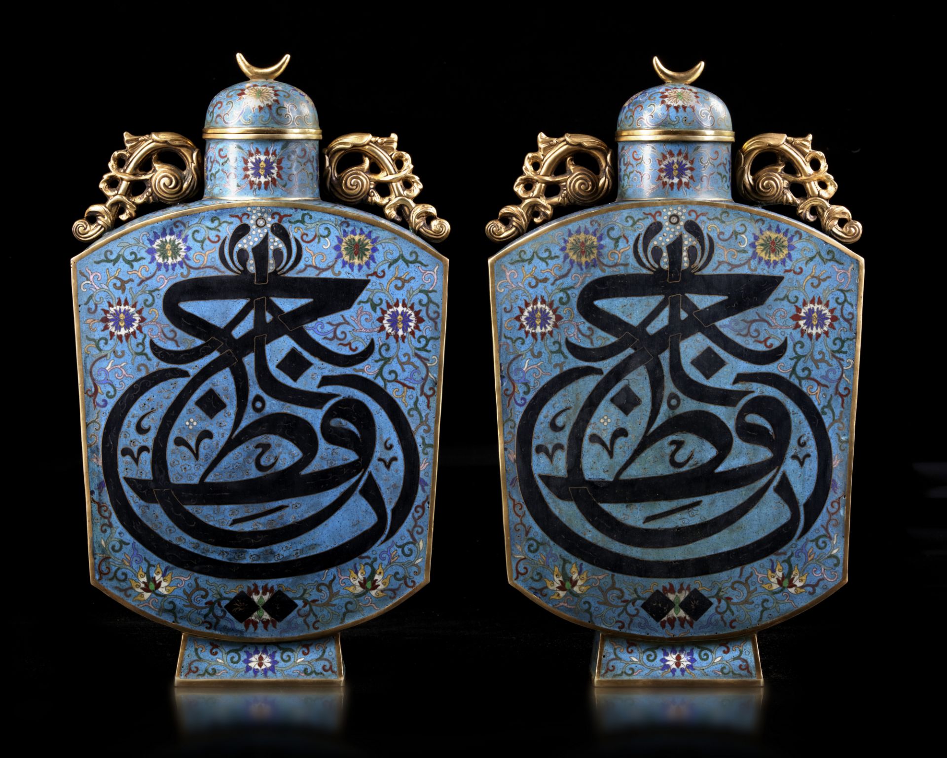 A PAIR OF LARGE CLOISONNÉ FLASKS AND COVERS, CHINA, CIRCA 1900 - Image 4 of 12