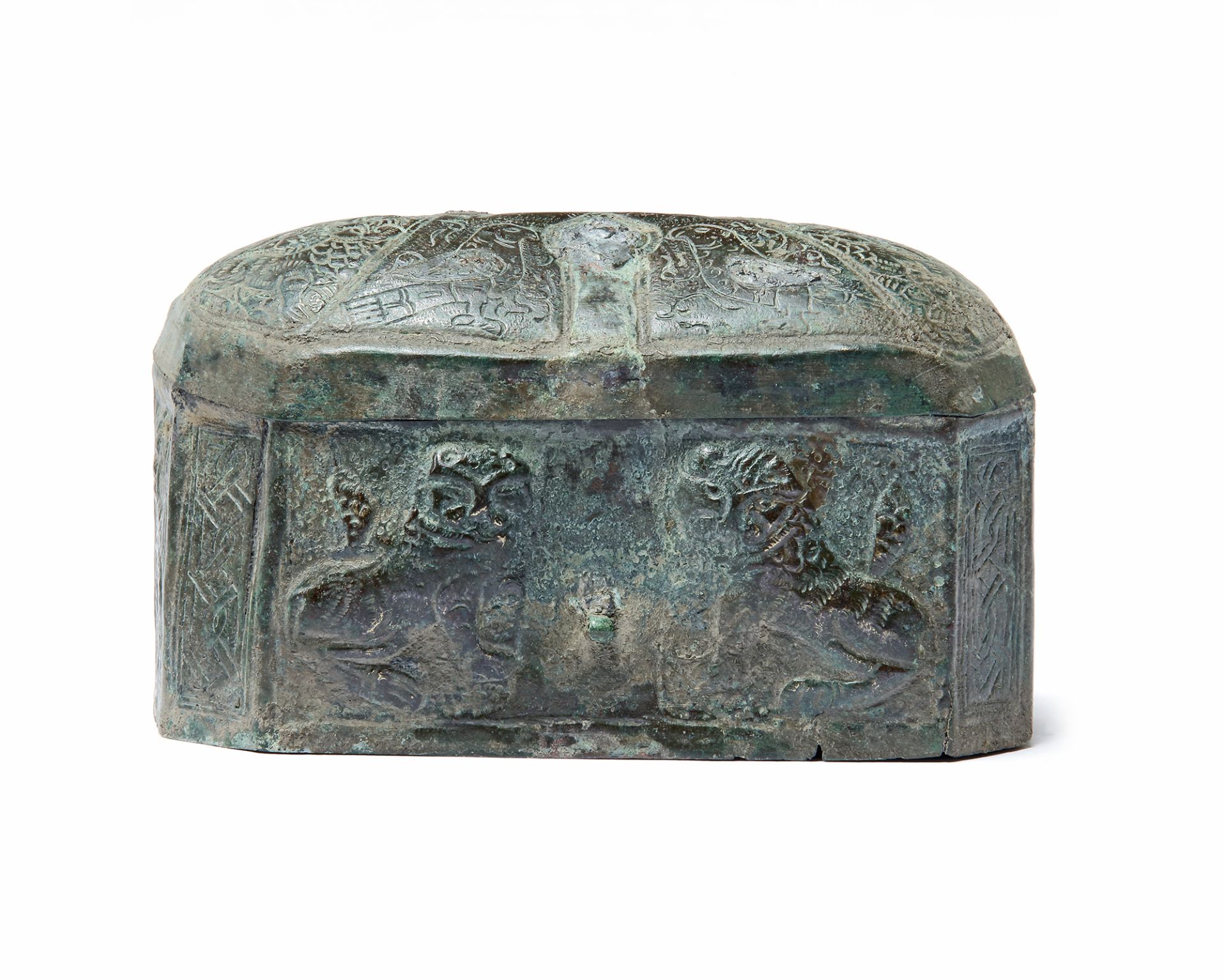 A SELJUK BRONZE BOX, 13TH CENTURY - Image 4 of 10