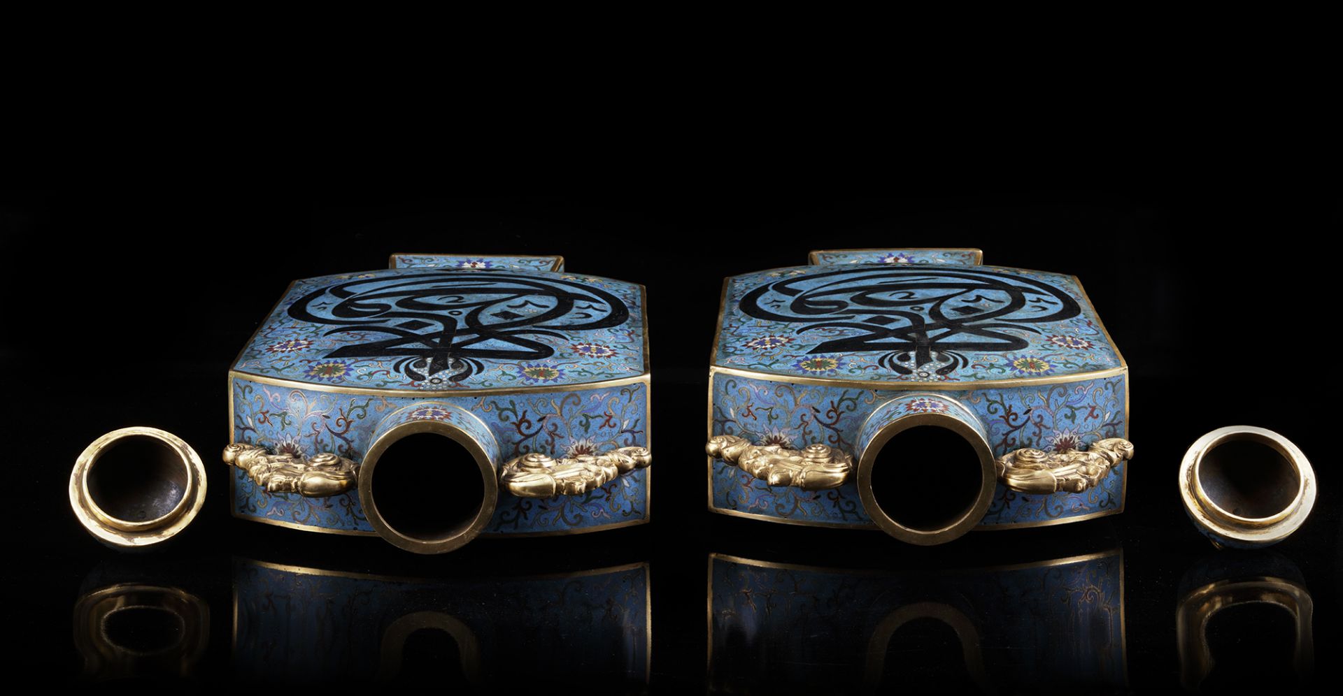 A PAIR OF LARGE CLOISONNÉ FLASKS AND COVERS, CHINA, CIRCA 1900 - Image 11 of 12