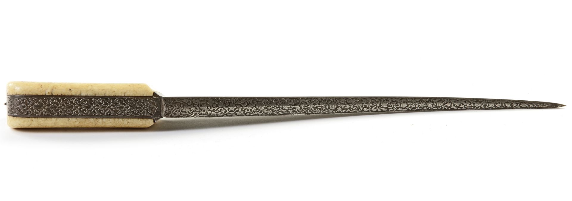 AN IVORY-HILTED WATERED-STEEL PESH-KABZ, INDIA, LATE 18TH-EARLY 19TH CENTURY - Bild 11 aus 12