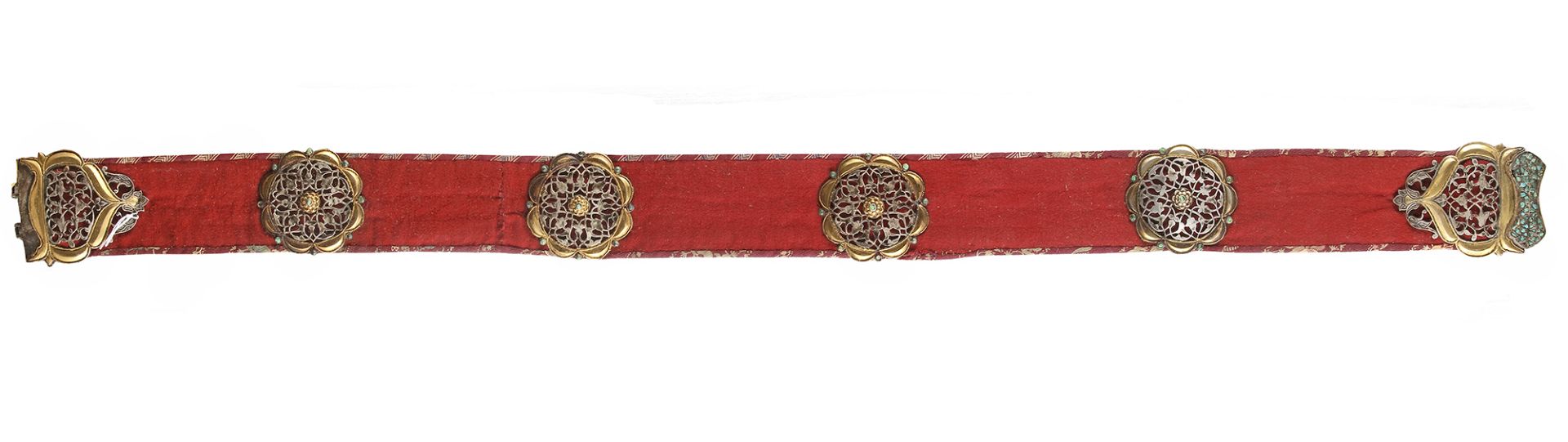 A BOKHARA TURQUOISE-INLAID SILVER-GILT MOUNTED BELT, CENTRAL ASIA, LATE 19TH CENTURY - Bild 2 aus 2