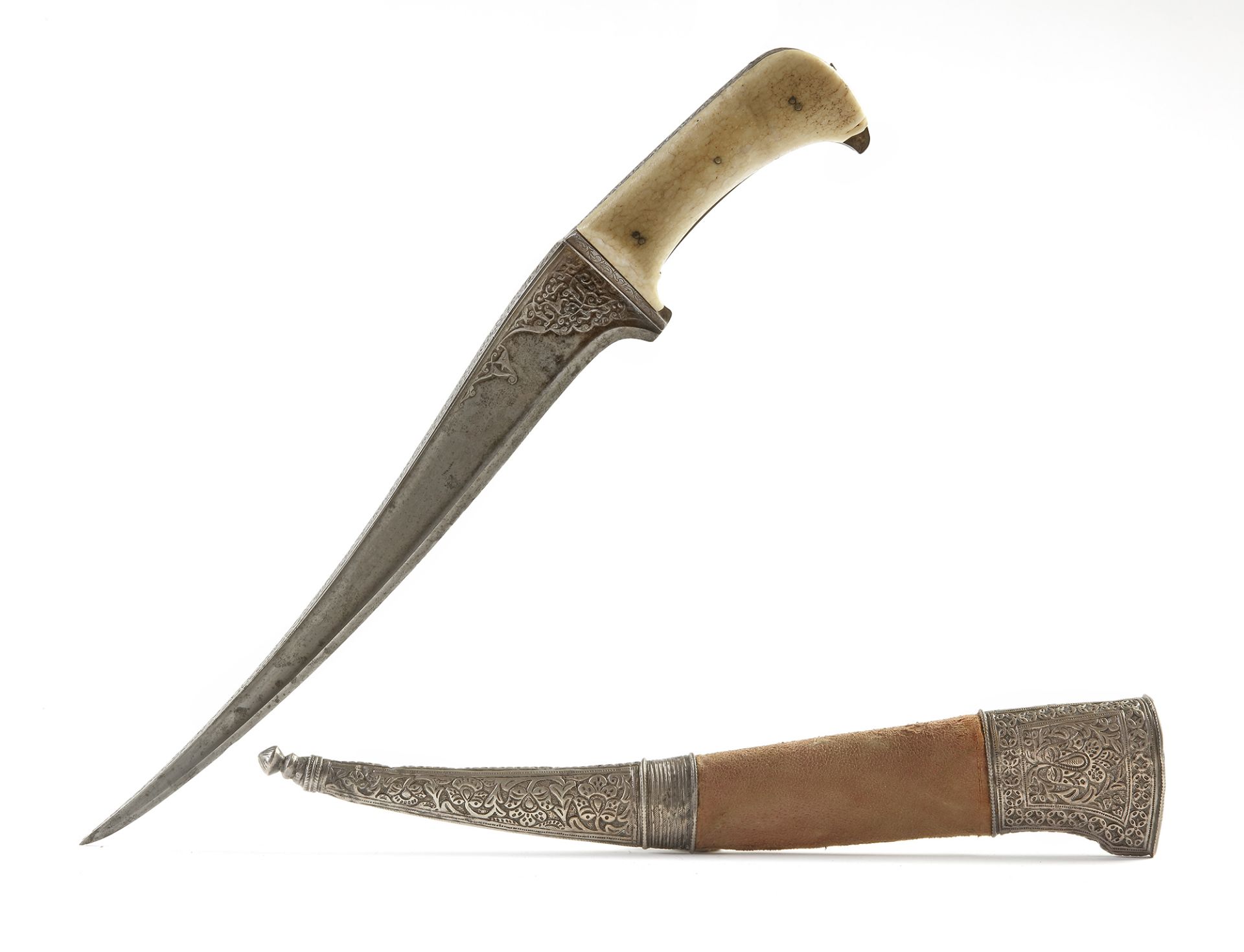 AN IVORY-HILTED WATERED-STEEL PESH-KABZ, INDIA, LATE 18TH-EARLY 19TH CENTURY - Bild 6 aus 12