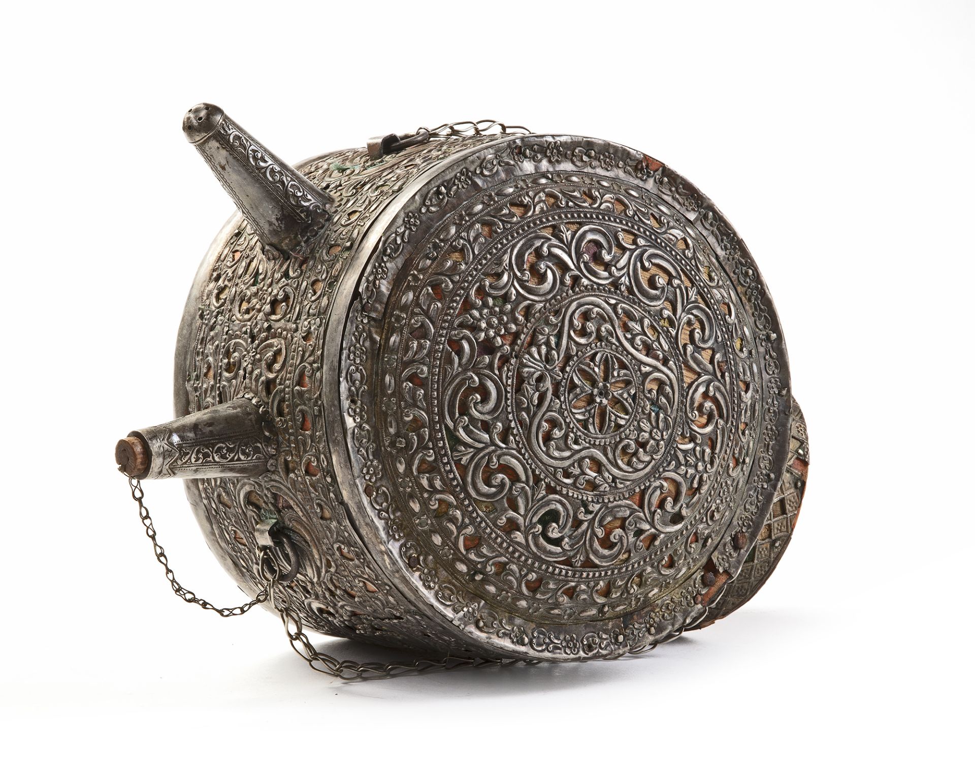 AN OTTOMAN SILVER FLASK (MATARA), 17TH-18 CENTURY - Image 5 of 10