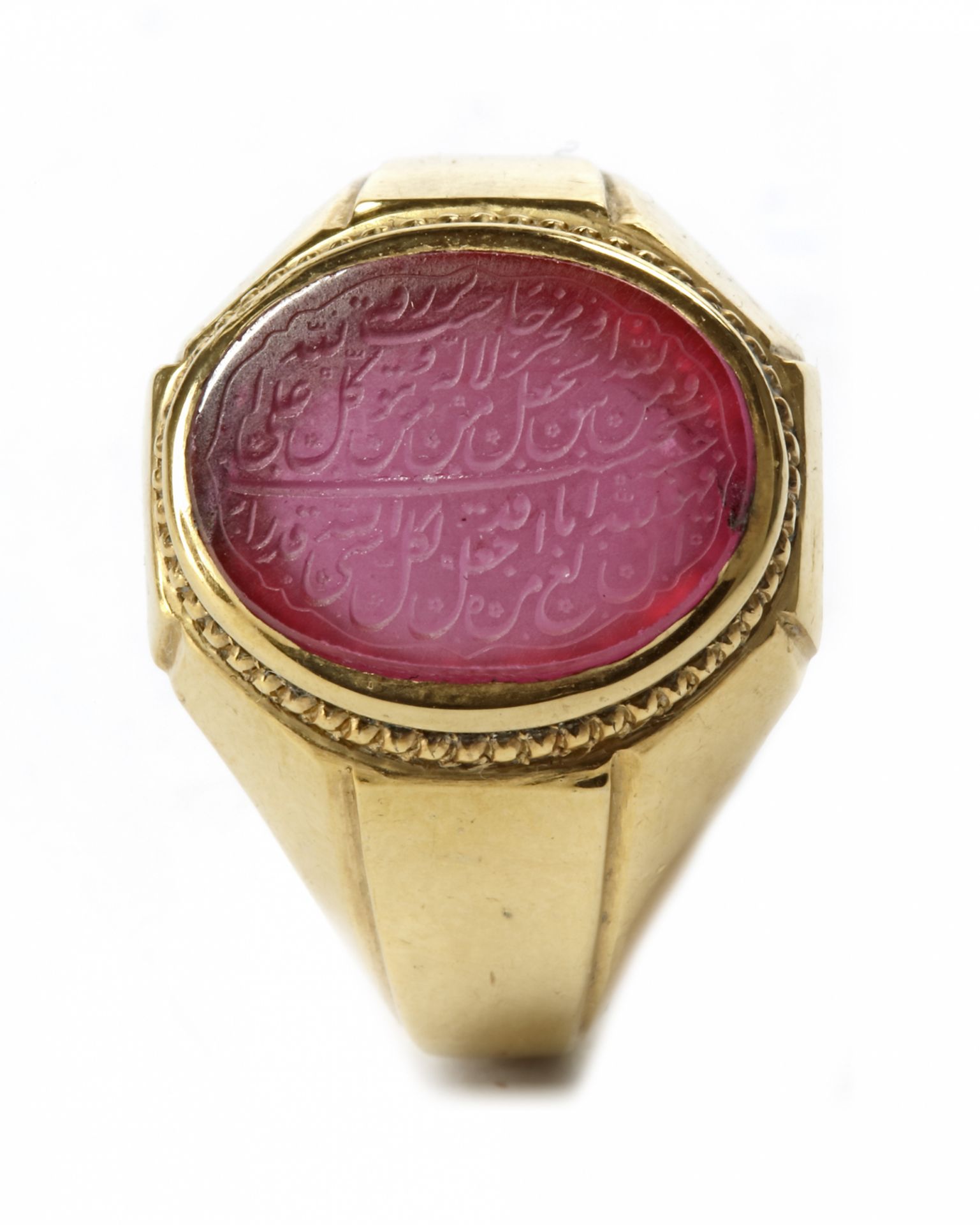 A MUGHAL RUBY AND GILT SILVER RING, CIRCA 1800 - Image 2 of 8