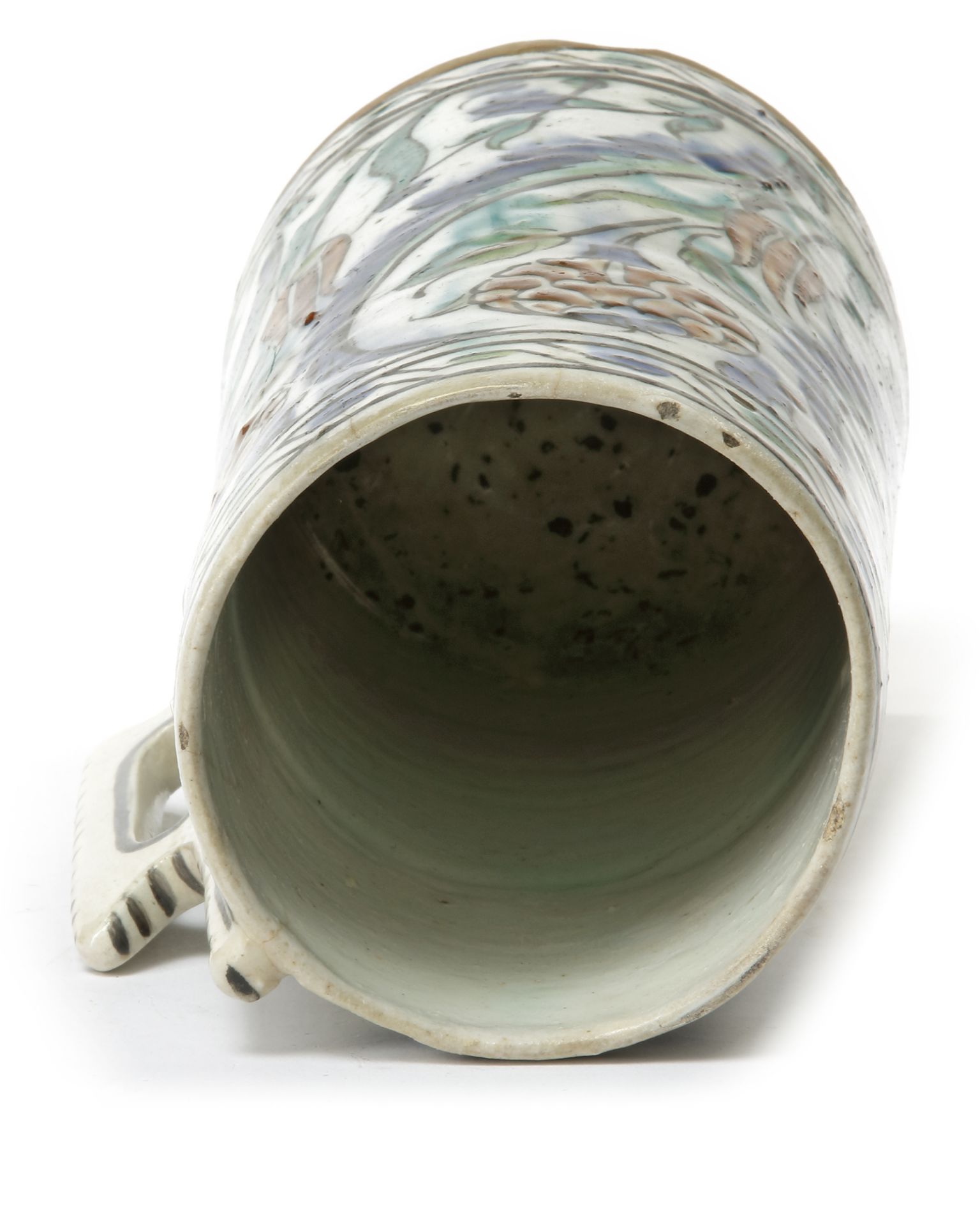 A LARGE IZNIK POTTERY TANKARD, OTTOMAN TURKEY, CIRCA 1580 - Image 8 of 10