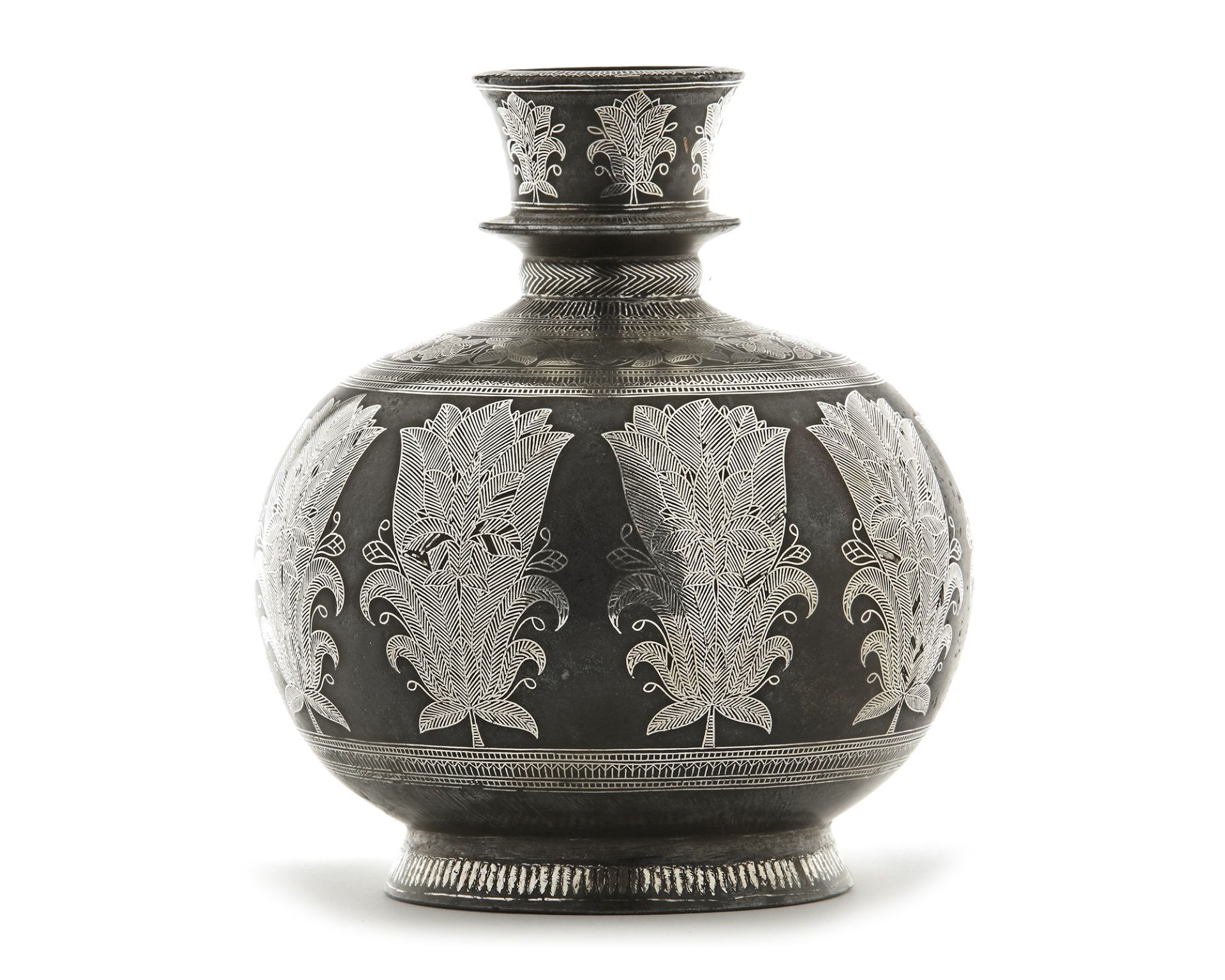 A SILVER-OVERLAID ALLOY BIDRI HUQQA BASE, DECCAN, 19TH CENTURY - Image 3 of 10