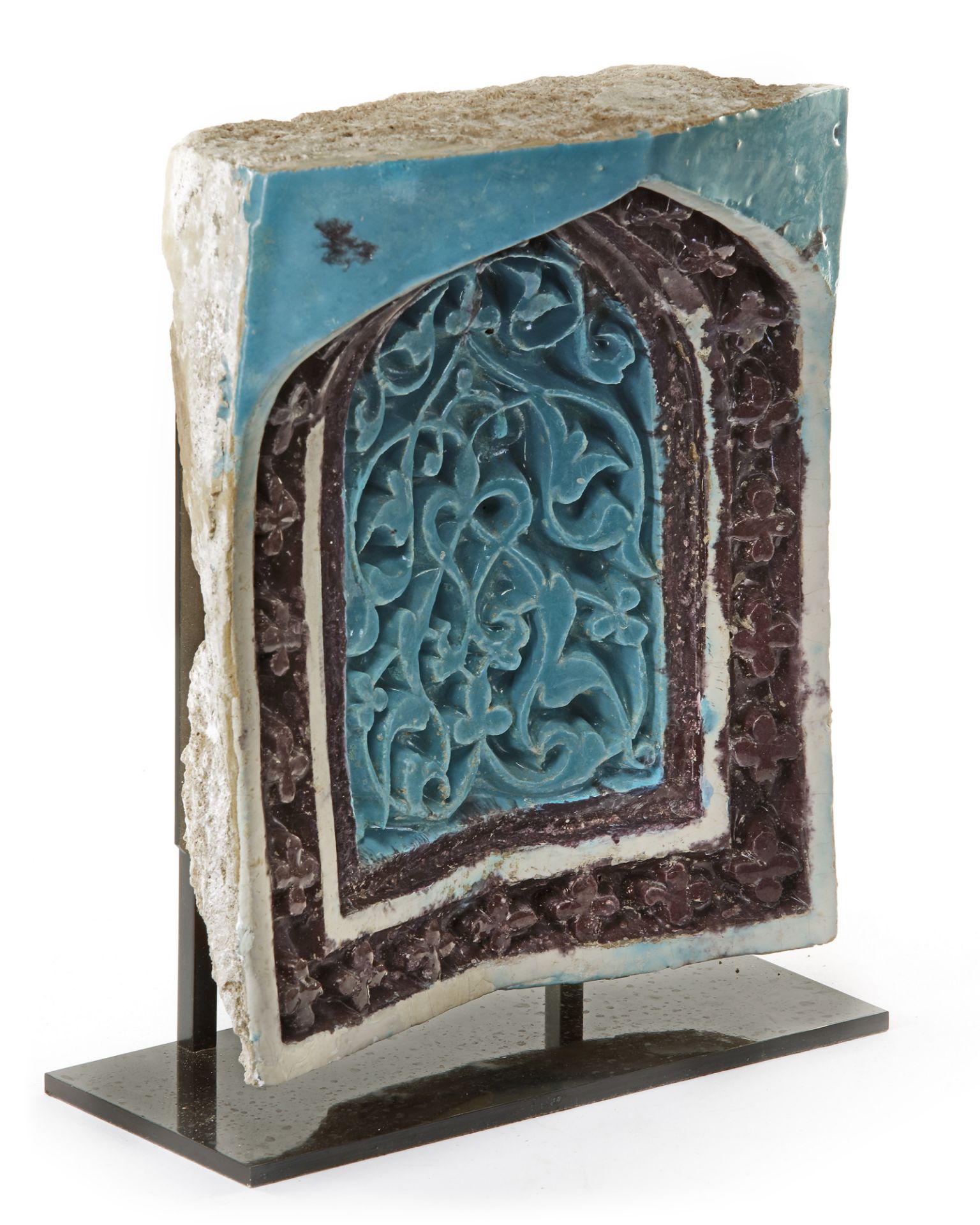 A TIMURID MONOCHROME MOULDED POTTERY TILE (MUQARNA), 14TH CENTURY - Image 7 of 8