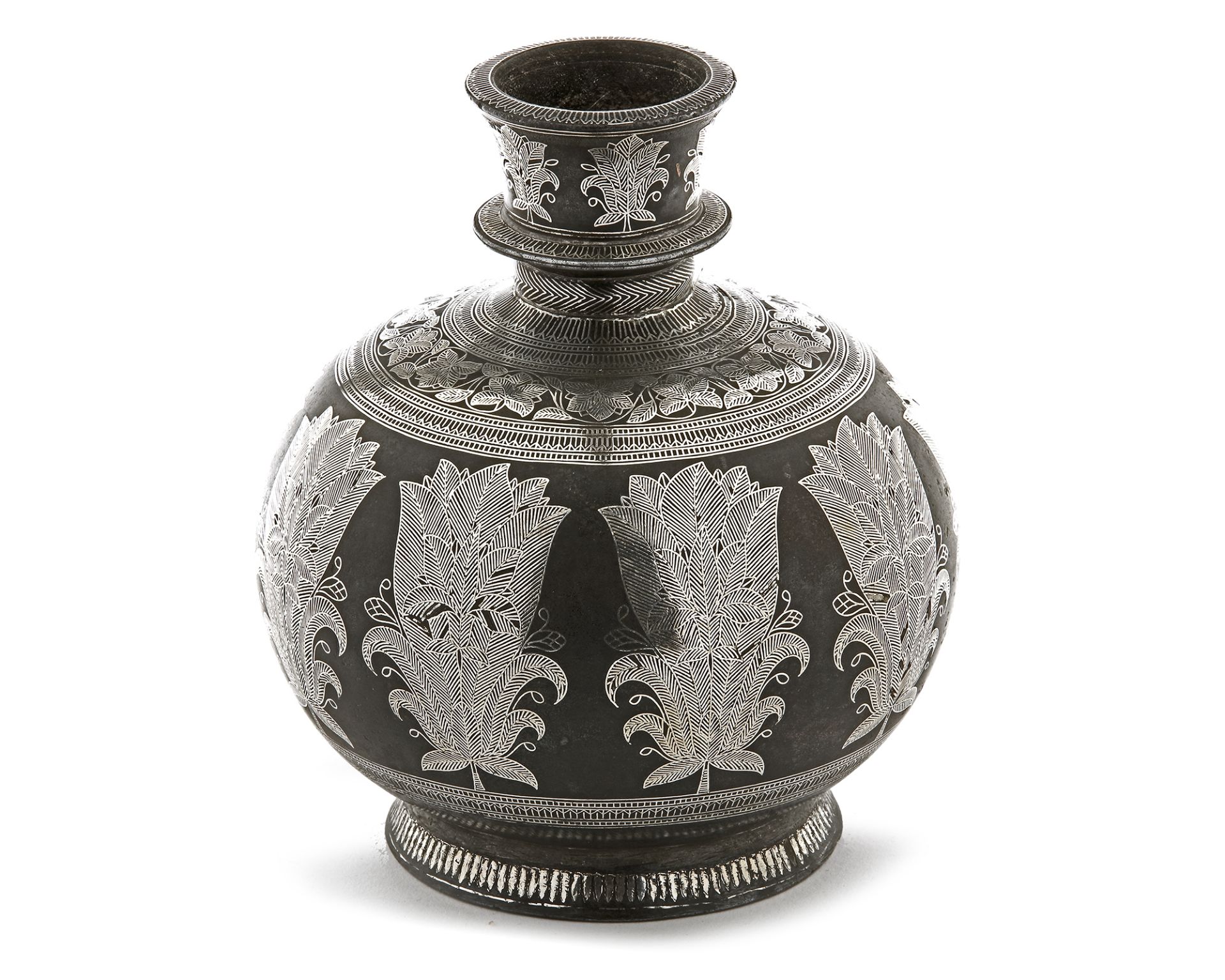 A SILVER-OVERLAID ALLOY BIDRI HUQQA BASE, DECCAN, 19TH CENTURY - Image 9 of 10